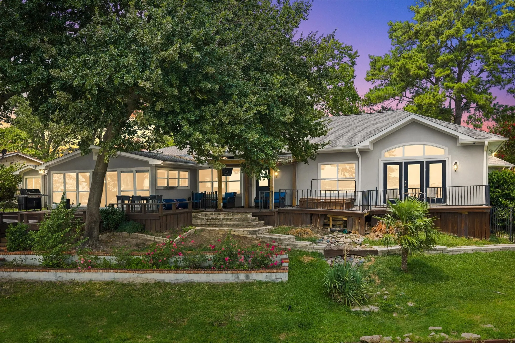 Single Family Residence For Sale in Henderson County , 211 Lake Front Drive, Mabank, Texas 75156, 4 Bedroom, 4 Bathroom, 3 Garage spaces, 3,046 Sqft, built in 1970, mls#21353126, Real Estate Agent in Mabank, Homes For Sale in Henderson county, Homes For Sale in Mabank, Realtor in Mabank Texas, Real Estate Brokerage Independent Realty Texas, Luminita Cordes Realtor