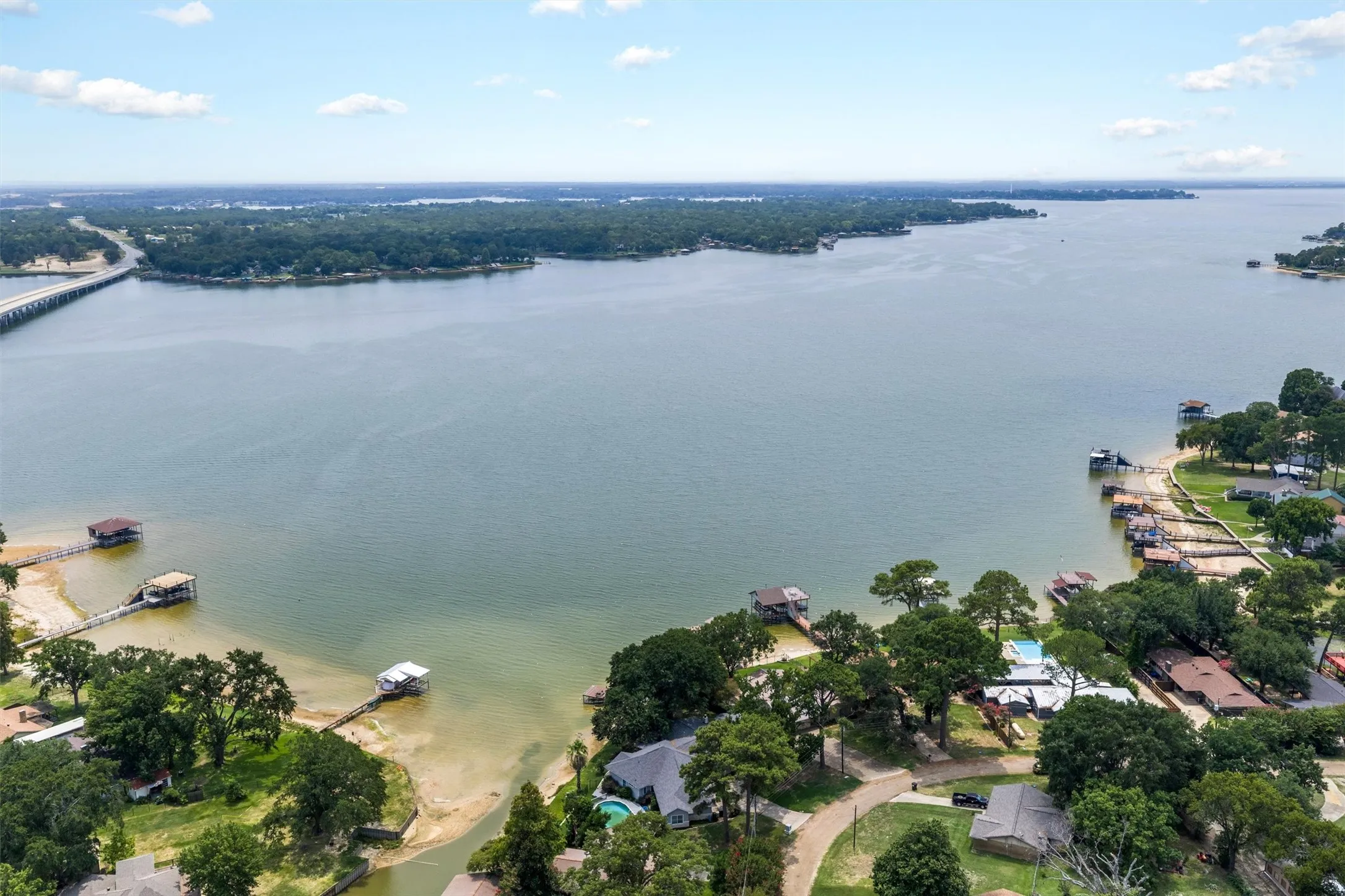 Single Family Residence For Sale in Henderson County , 211 Lake Front Drive, Mabank, Texas 75156, 4 Bedroom, 4 Bathroom, 3 Garage spaces, 3,046 Sqft, built in 1970, mls#21353126, Real Estate Agent in Mabank, Homes For Sale in Henderson county, Homes For Sale in Mabank, Realtor in Mabank Texas, Real Estate Brokerage Independent Realty Texas, Luminita Cordes Realtor