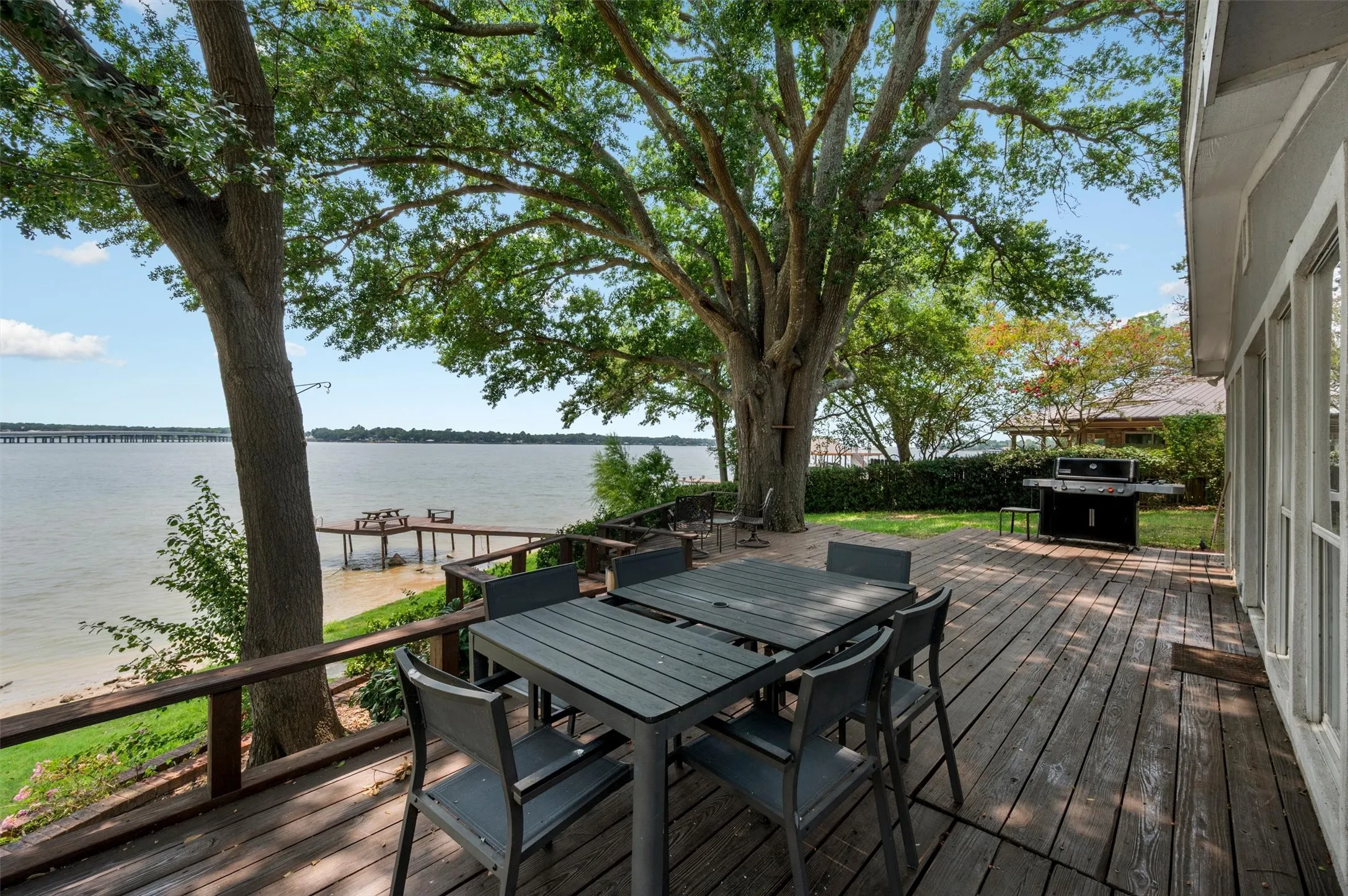 Single Family Residence For Sale in Henderson County , 211 Lake Front Drive, Mabank, Texas 75156, 4 Bedroom, 4 Bathroom, 3 Garage spaces, 3,046 Sqft, built in 1970, mls#21353126, Real Estate Agent in Mabank, Homes For Sale in Henderson county, Homes For Sale in Mabank, Realtor in Mabank Texas, Real Estate Brokerage Independent Realty Texas, Luminita Cordes Realtor
