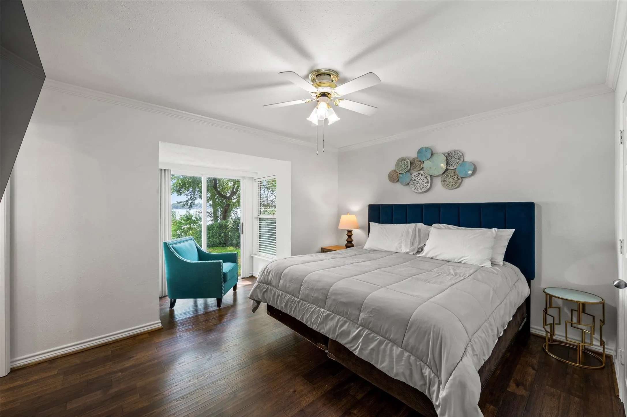 Single Family Residence For Sale in Henderson County , 211 Lake Front Drive, Mabank, Texas 75156, 4 Bedroom, 4 Bathroom, 3 Garage spaces, 3,046 Sqft, built in 1970, mls#21353126, Real Estate Agent in Mabank, Homes For Sale in Henderson county, Homes For Sale in Mabank, Realtor in Mabank Texas, Real Estate Brokerage Independent Realty Texas, Luminita Cordes Realtor