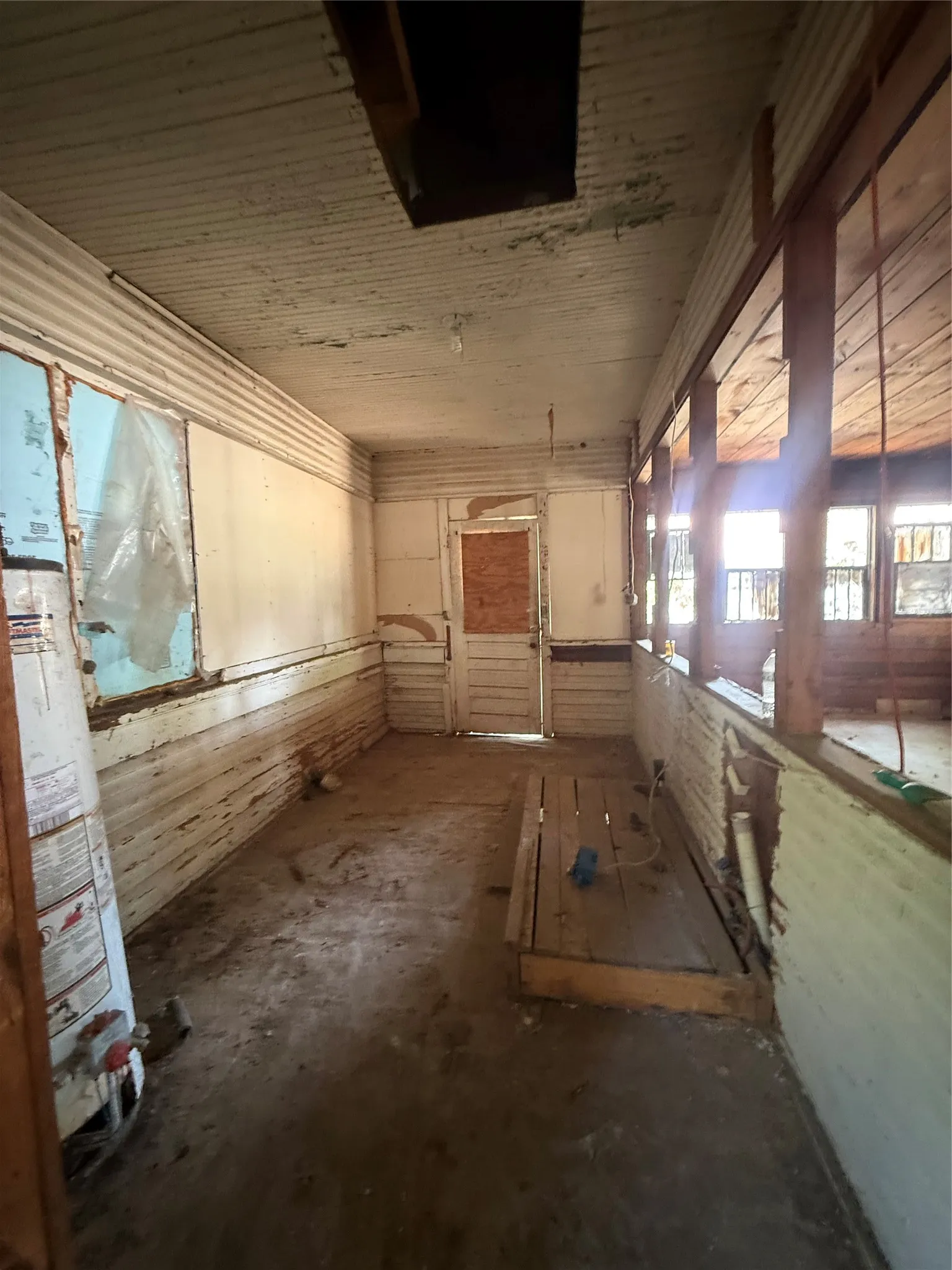 Single Family Residence For Sale in Grayson County , 204 W Maple Street, Whitewright, Texas 75491, 2 Bedroom, 1 Bathroom, Garage spaces, 1,308 Sqft, built in 1900, mls#21352949, Real Estate Agent in Whitewright, Homes For Sale in Grayson county, Homes For Sale in Whitewright, Realtor in Whitewright Texas, Real Estate Brokerage Independent Realty Texas, Luminita Cordes Realtor