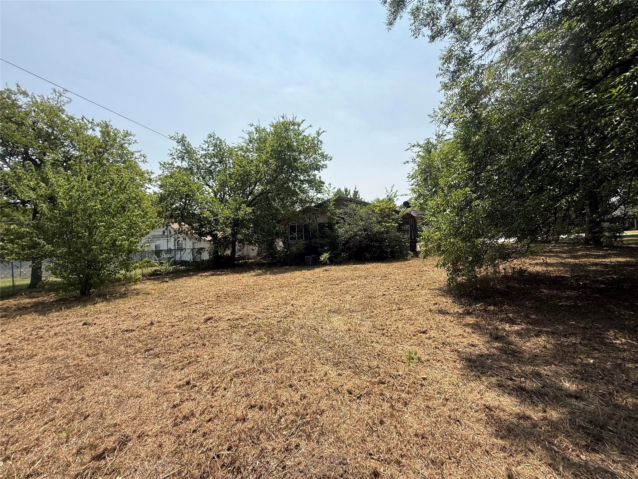 Single Family Residence For Sale in Grayson County , 204 W Maple Street, Whitewright, Texas 75491, 2 Bedroom, 1 Bathroom, Garage spaces, 1,308 Sqft, built in 1900, mls#21352949, Real Estate Agent in Whitewright, Homes For Sale in Grayson county, Homes For Sale in Whitewright, Realtor in Whitewright Texas, Real Estate Brokerage Independent Realty Texas, Luminita Cordes Realtor