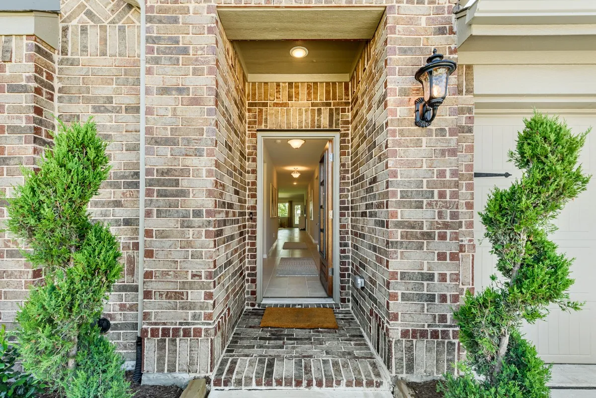 Single Family Residence For Sale in Denton County , 2204 Broken Arrow Drive, Aubrey, Texas 76227, 5 Bedroom, 3 Bathroom, 2 Garage spaces, 2,685 Sqft, built in 2023, mls#21351575, Real Estate Agent in Aubrey, Homes For Sale in Denton county, Homes For Sale in Aubrey, Realtor in Aubrey Texas, Real Estate Brokerage Independent Realty Texas, Luminita Cordes Realtor
