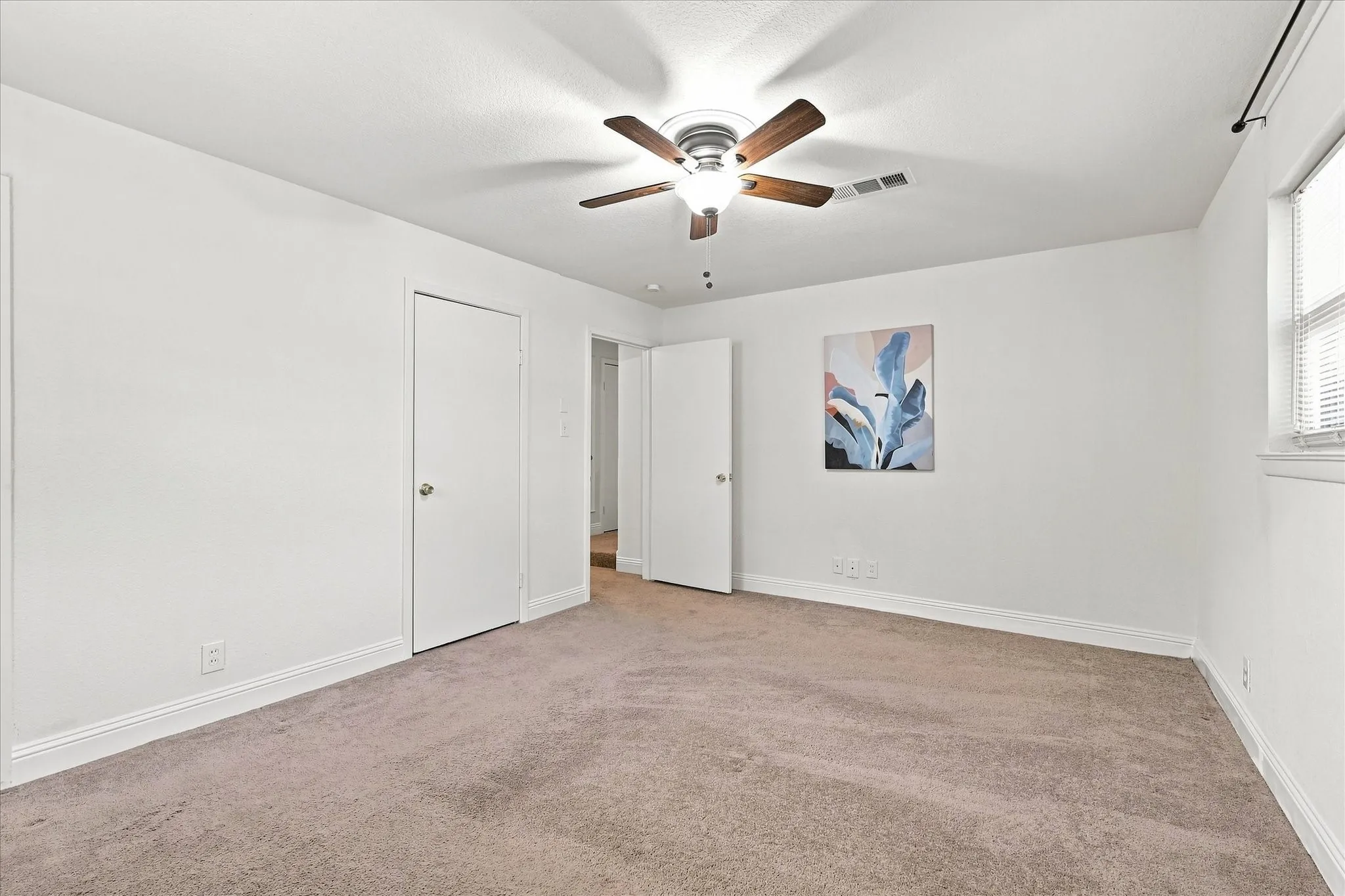 Single Family Residence For Sale in Tarrant County , 403 E Huitt Lane, Euless, Texas 76040, 3 Bedroom, 2 Bathroom, 2 Garage spaces, 1,709 Sqft, built in 1962, mls#21351793, Real Estate Agent in Euless, Homes For Sale in Tarrant county, Homes For Sale in Euless, Realtor in Euless Texas, Real Estate Brokerage Independent Realty Texas, Luminita Cordes Realtor