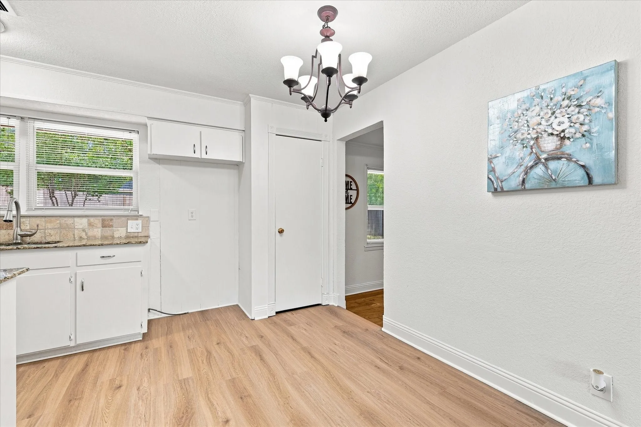 Single Family Residence For Sale in Tarrant County , 403 E Huitt Lane, Euless, Texas 76040, 3 Bedroom, 2 Bathroom, 2 Garage spaces, 1,709 Sqft, built in 1962, mls#21351793, Real Estate Agent in Euless, Homes For Sale in Tarrant county, Homes For Sale in Euless, Realtor in Euless Texas, Real Estate Brokerage Independent Realty Texas, Luminita Cordes Realtor