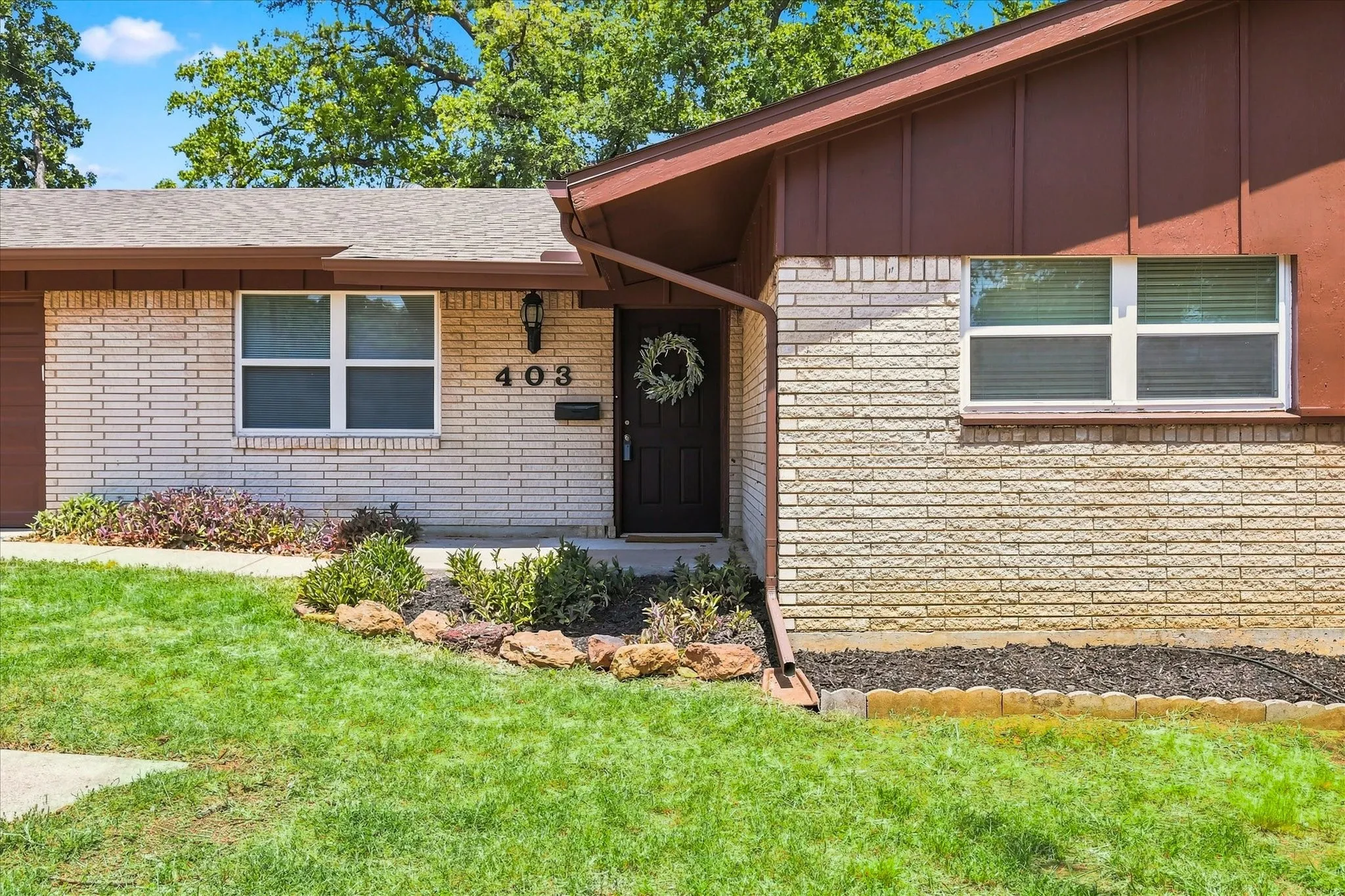 Single Family Residence For Sale in Tarrant County , 403 E Huitt Lane, Euless, Texas 76040, 3 Bedroom, 2 Bathroom, 2 Garage spaces, 1,709 Sqft, built in 1962, mls#21351793, Real Estate Agent in Euless, Homes For Sale in Tarrant county, Homes For Sale in Euless, Realtor in Euless Texas, Real Estate Brokerage Independent Realty Texas, Luminita Cordes Realtor
