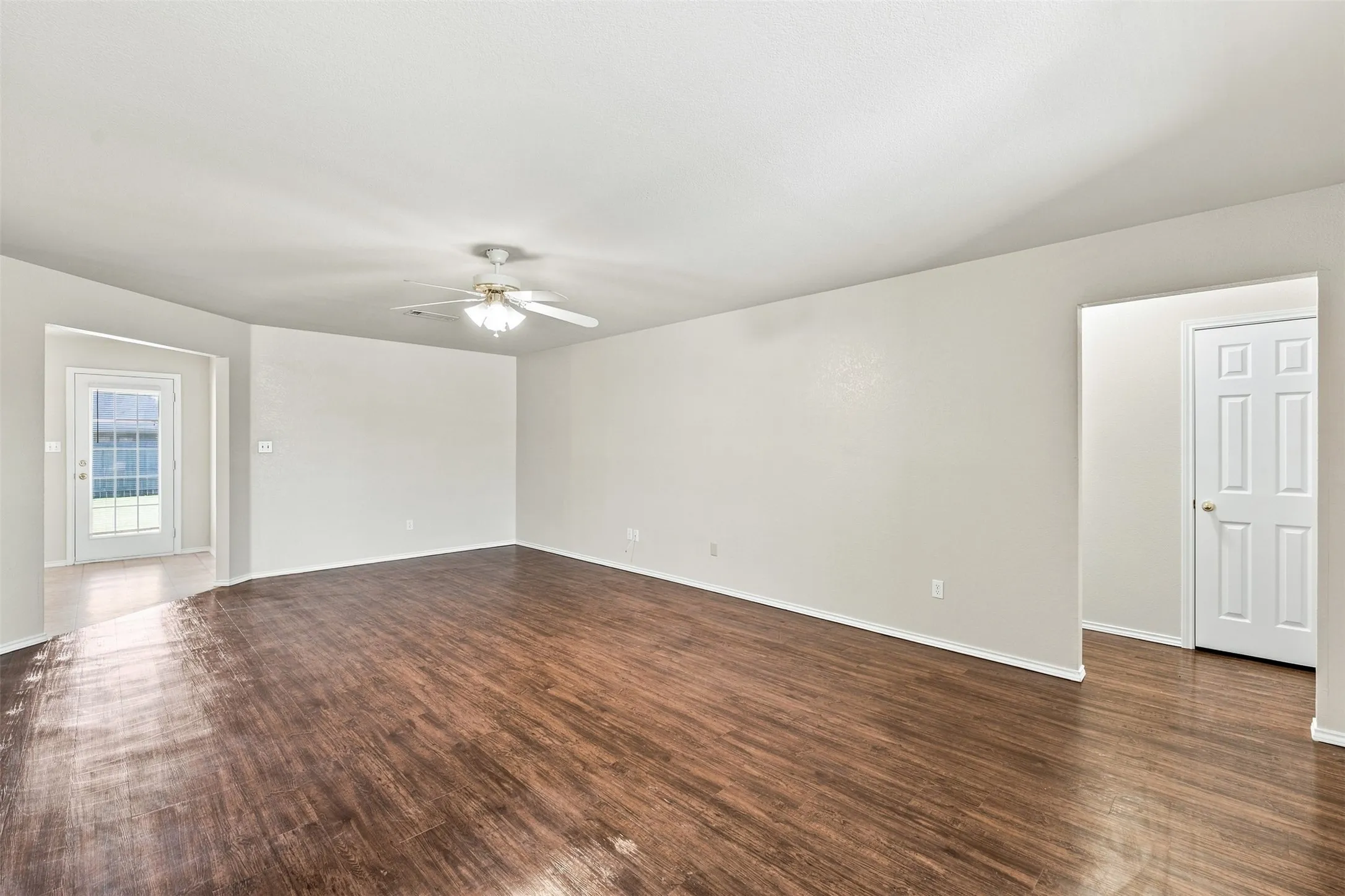 Single Family Residence For Sale in Mc Lennan County , 4300 Larry Don Lane, Waco, Texas 76708, 3 Bedroom, 2 Bathroom, 2 Garage spaces, 1,626 Sqft, built in 2007, mls#21354007, Real Estate Agent in Waco, Homes For Sale in Mc Lennan county, Homes For Sale in Waco, Realtor in Waco Texas, Real Estate Brokerage Independent Realty Texas, Luminita Cordes Realtor