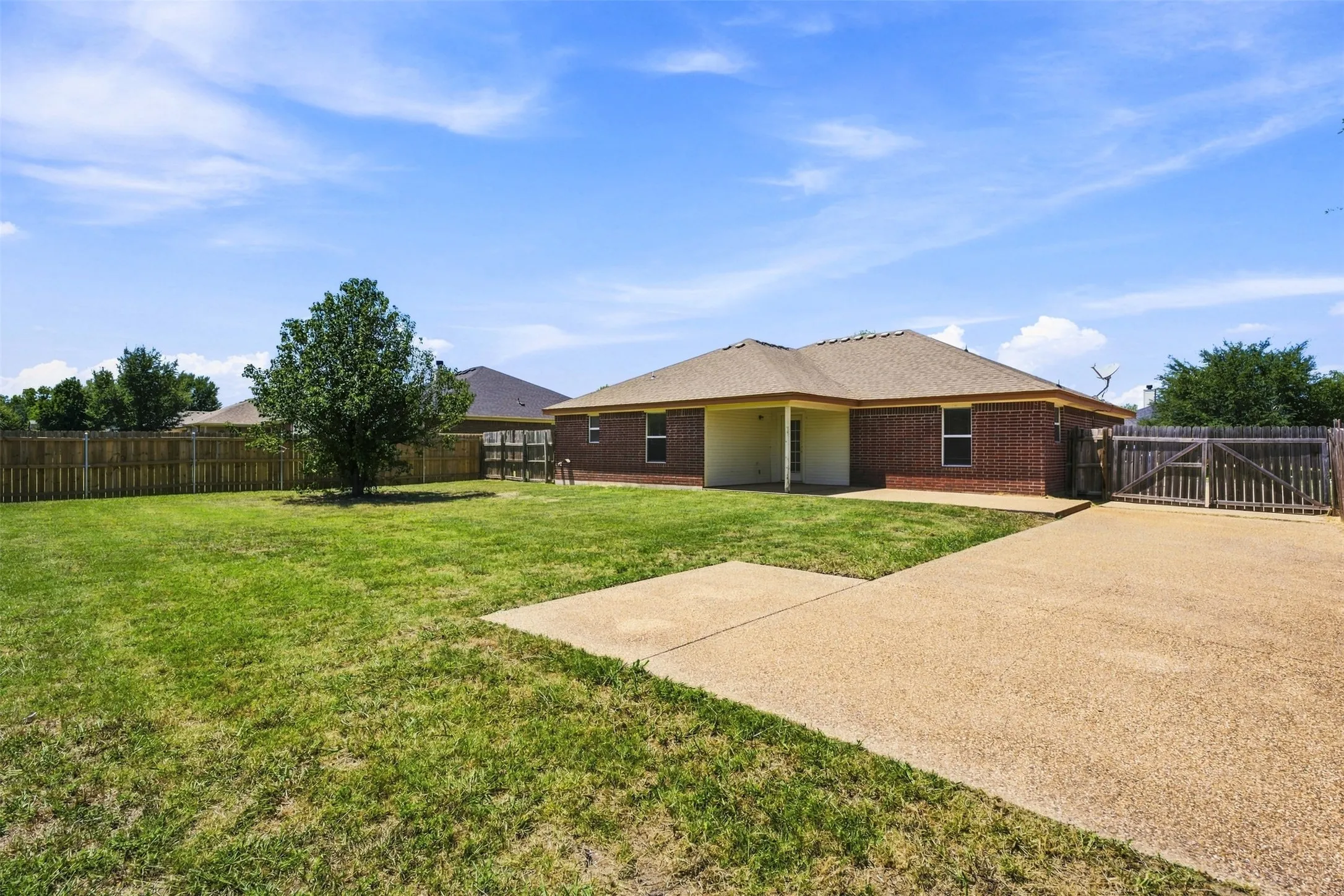 Single Family Residence For Sale in Mc Lennan County , 4300 Larry Don Lane, Waco, Texas 76708, 3 Bedroom, 2 Bathroom, 2 Garage spaces, 1,626 Sqft, built in 2007, mls#21354007, Real Estate Agent in Waco, Homes For Sale in Mc Lennan county, Homes For Sale in Waco, Realtor in Waco Texas, Real Estate Brokerage Independent Realty Texas, Luminita Cordes Realtor