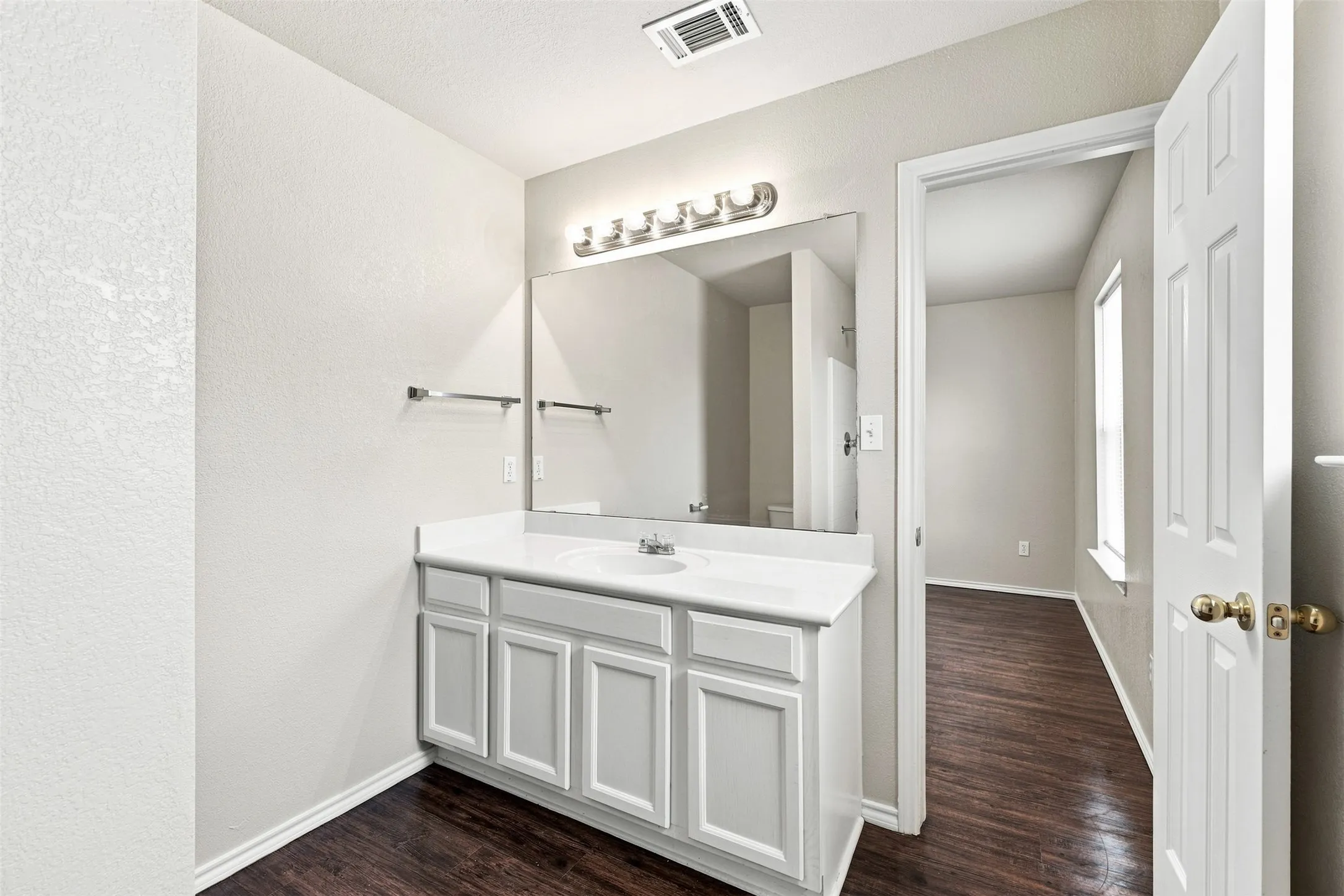 Single Family Residence For Sale in Mc Lennan County , 4300 Larry Don Lane, Waco, Texas 76708, 3 Bedroom, 2 Bathroom, 2 Garage spaces, 1,626 Sqft, built in 2007, mls#21354007, Real Estate Agent in Waco, Homes For Sale in Mc Lennan county, Homes For Sale in Waco, Realtor in Waco Texas, Real Estate Brokerage Independent Realty Texas, Luminita Cordes Realtor