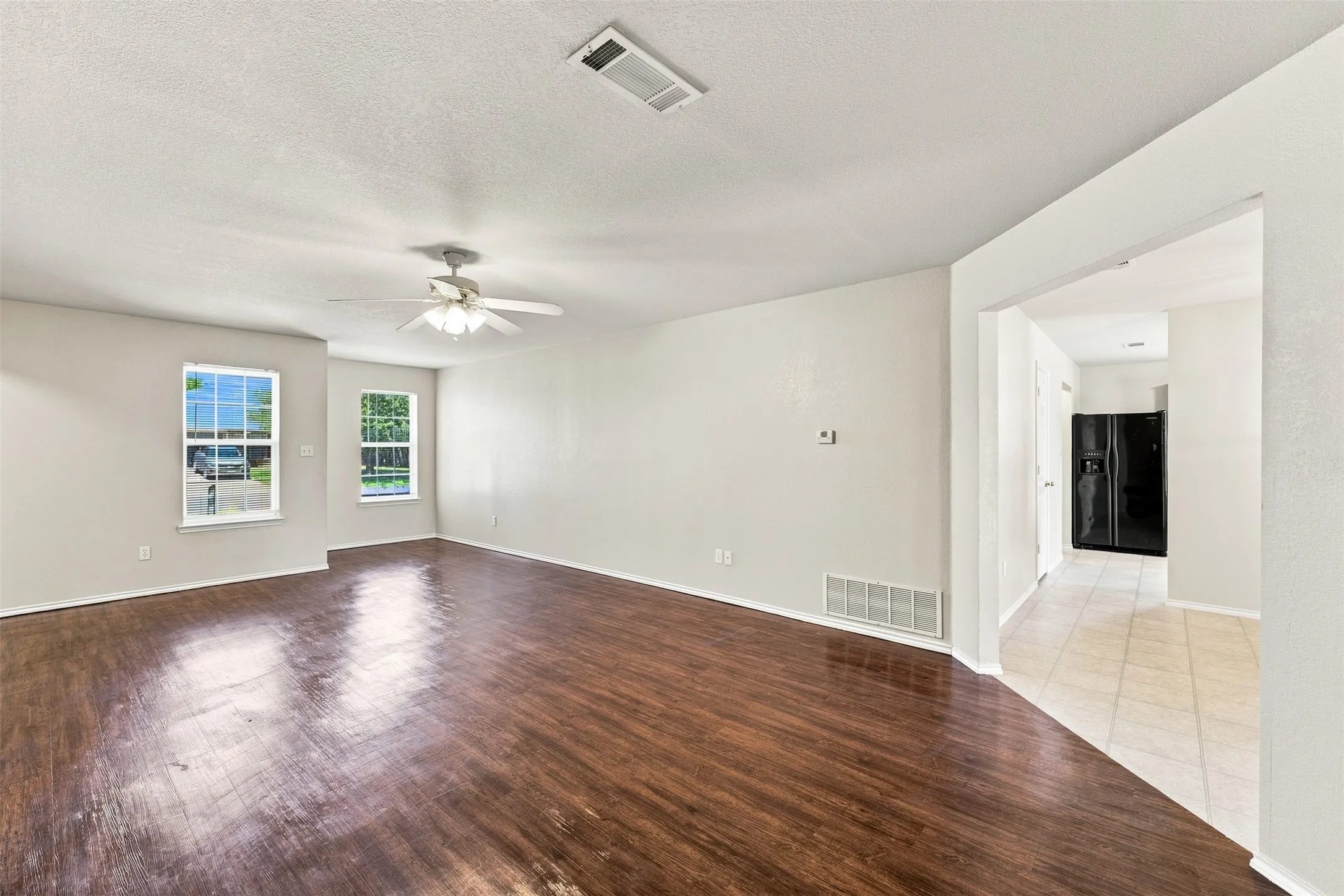 Single Family Residence For Sale in Mc Lennan County , 4300 Larry Don Lane, Waco, Texas 76708, 3 Bedroom, 2 Bathroom, 2 Garage spaces, 1,626 Sqft, built in 2007, mls#21354007, Real Estate Agent in Waco, Homes For Sale in Mc Lennan county, Homes For Sale in Waco, Realtor in Waco Texas, Real Estate Brokerage Independent Realty Texas, Luminita Cordes Realtor