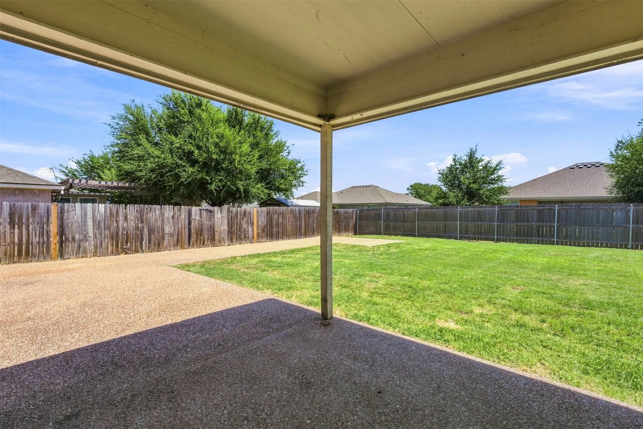 Single Family Residence For Sale in Mc Lennan County , 4300 Larry Don Lane, Waco, Texas 76708, 3 Bedroom, 2 Bathroom, 2 Garage spaces, 1,626 Sqft, built in 2007, mls#21354007, Real Estate Agent in Waco, Homes For Sale in Mc Lennan county, Homes For Sale in Waco, Realtor in Waco Texas, Real Estate Brokerage Independent Realty Texas, Luminita Cordes Realtor