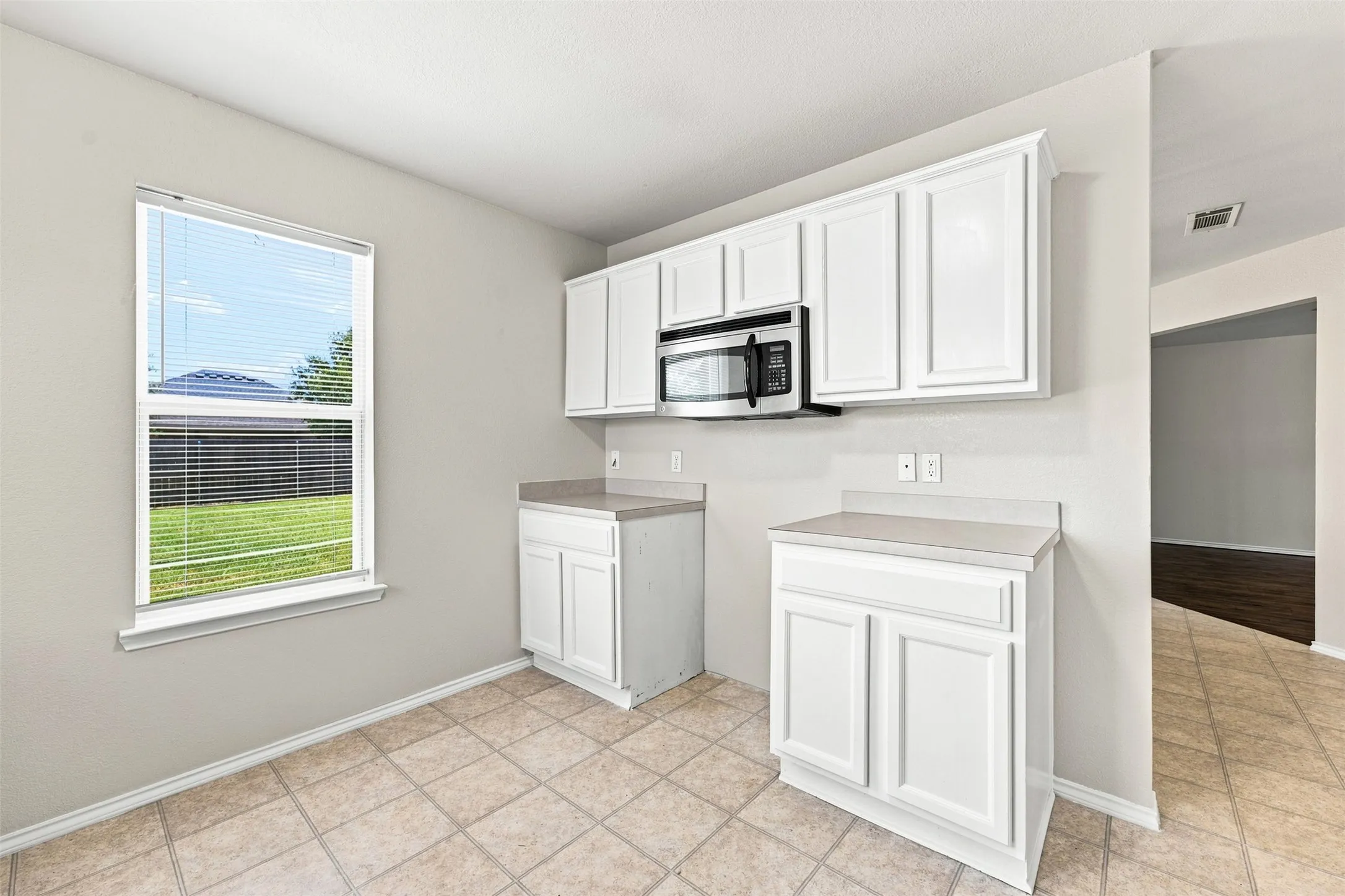 Single Family Residence For Sale in Mc Lennan County , 4300 Larry Don Lane, Waco, Texas 76708, 3 Bedroom, 2 Bathroom, 2 Garage spaces, 1,626 Sqft, built in 2007, mls#21354007, Real Estate Agent in Waco, Homes For Sale in Mc Lennan county, Homes For Sale in Waco, Realtor in Waco Texas, Real Estate Brokerage Independent Realty Texas, Luminita Cordes Realtor
