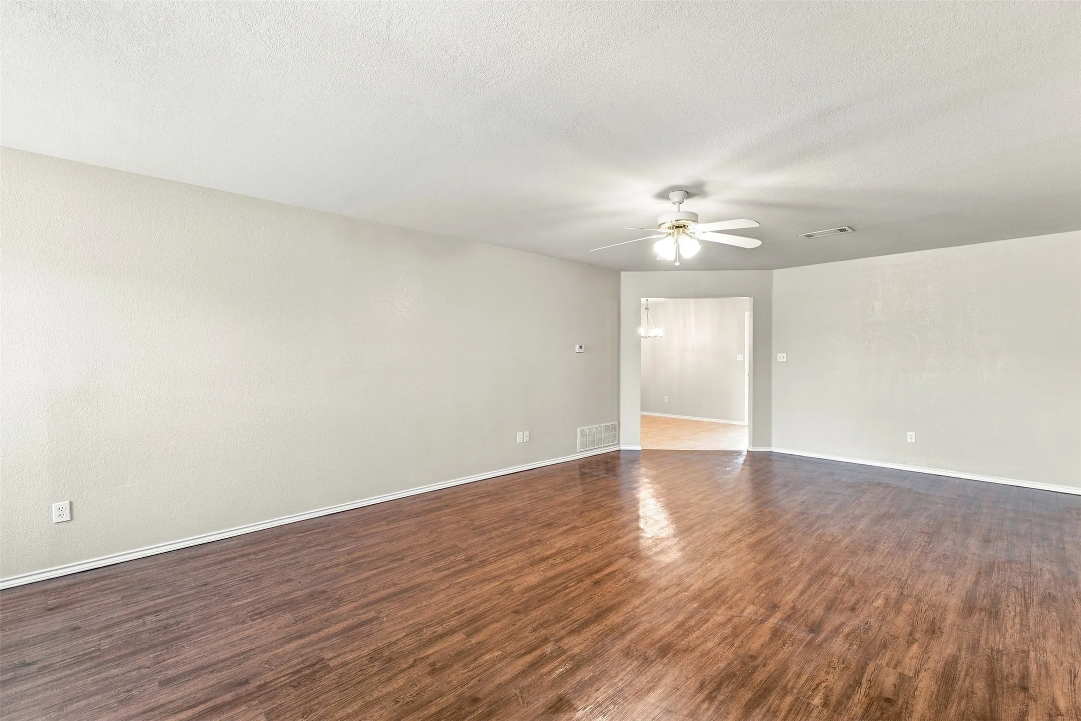 Single Family Residence For Sale in Mc Lennan County , 4300 Larry Don Lane, Waco, Texas 76708, 3 Bedroom, 2 Bathroom, 2 Garage spaces, 1,626 Sqft, built in 2007, mls#21354007, Real Estate Agent in Waco, Homes For Sale in Mc Lennan county, Homes For Sale in Waco, Realtor in Waco Texas, Real Estate Brokerage Independent Realty Texas, Luminita Cordes Realtor