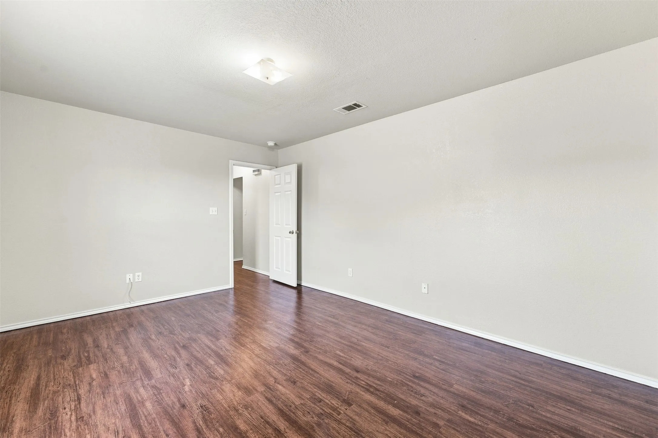 Single Family Residence For Sale in Mc Lennan County , 4300 Larry Don Lane, Waco, Texas 76708, 3 Bedroom, 2 Bathroom, 2 Garage spaces, 1,626 Sqft, built in 2007, mls#21354007, Real Estate Agent in Waco, Homes For Sale in Mc Lennan county, Homes For Sale in Waco, Realtor in Waco Texas, Real Estate Brokerage Independent Realty Texas, Luminita Cordes Realtor