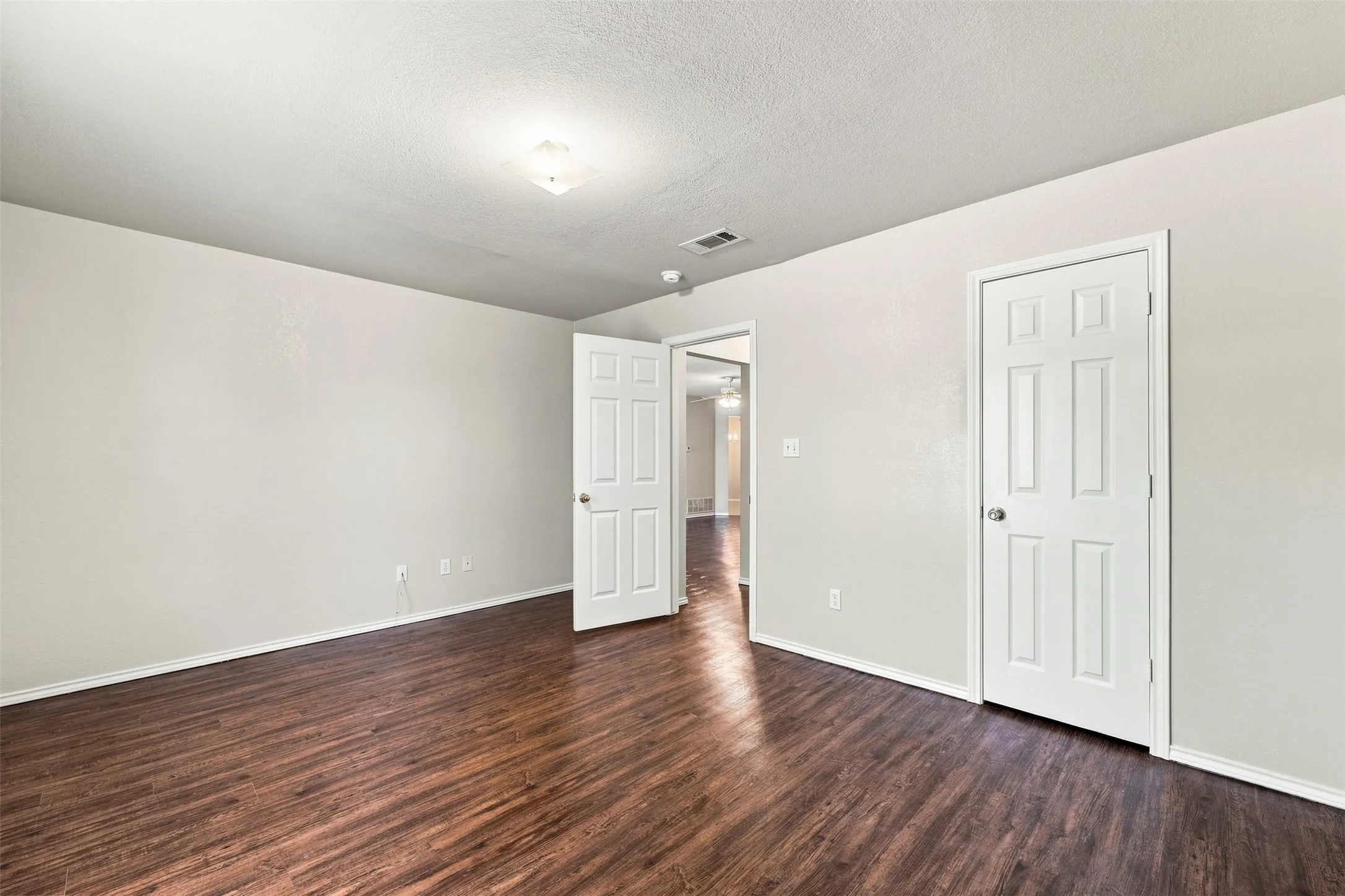 Single Family Residence For Sale in Mc Lennan County , 4300 Larry Don Lane, Waco, Texas 76708, 3 Bedroom, 2 Bathroom, 2 Garage spaces, 1,626 Sqft, built in 2007, mls#21354007, Real Estate Agent in Waco, Homes For Sale in Mc Lennan county, Homes For Sale in Waco, Realtor in Waco Texas, Real Estate Brokerage Independent Realty Texas, Luminita Cordes Realtor