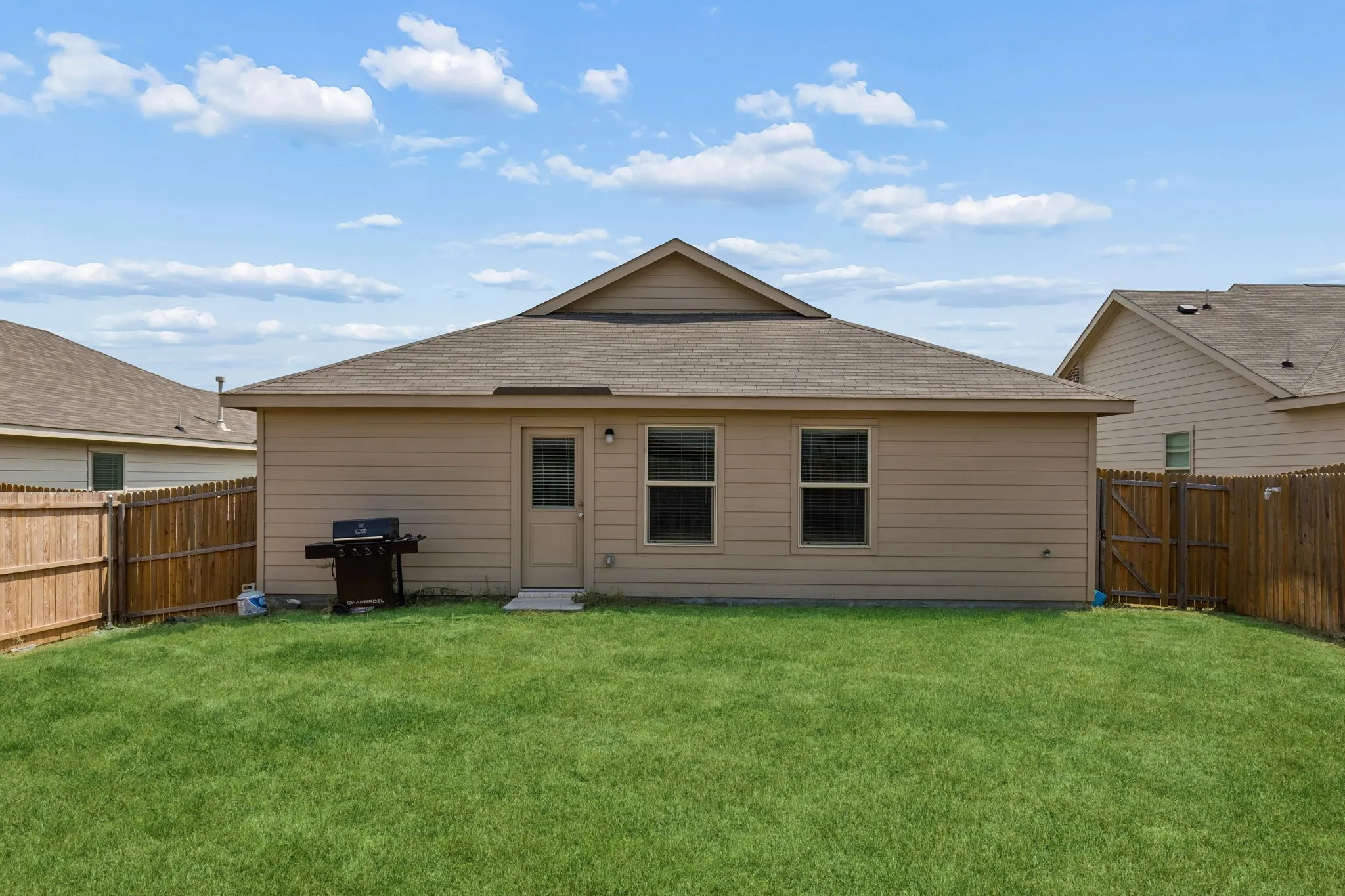 Single Family Residence For Sale in Denton County , 312 Dry Canyon Way, Fort Worth, Texas 76052, 3 Bedroom, 2 Bathroom, 2 Garage spaces, 1,268 Sqft, built in 2022, mls#21353000, Real Estate Agent in Fort Worth, Homes For Sale in Denton county, Homes For Sale in Fort Worth, Realtor in Fort Worth Texas, Real Estate Brokerage Independent Realty Texas, Luminita Cordes Realtor