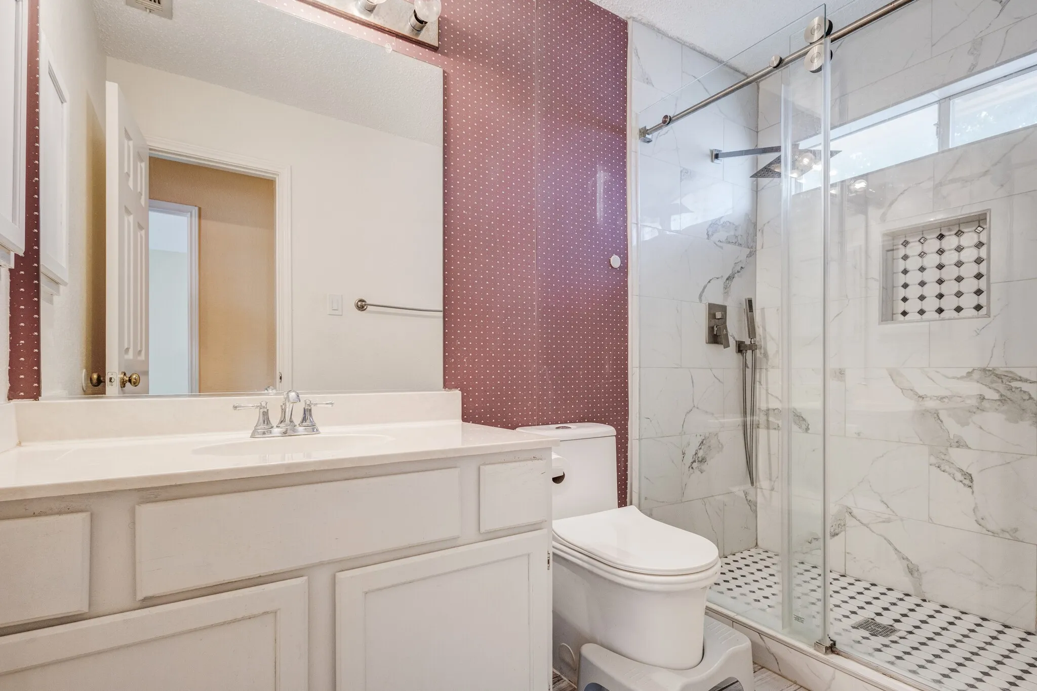 Single Family Residence For Rent in Dallas County , 1726 Northampton Drive, Rowlett, Texas 75089, 3 Bedroom, 3 Bathroom, 2 Garage spaces, 2,100 Sqft, built in 1993, mls#21351404, Real Estate Agent in Rowlett, Homes For Rent in Dallas county, Homes For Rent in Rowlett, Realtor in Rowlett Texas, Real Estate Brokerage Independent Realty Texas, Luminita Cordes Realtor