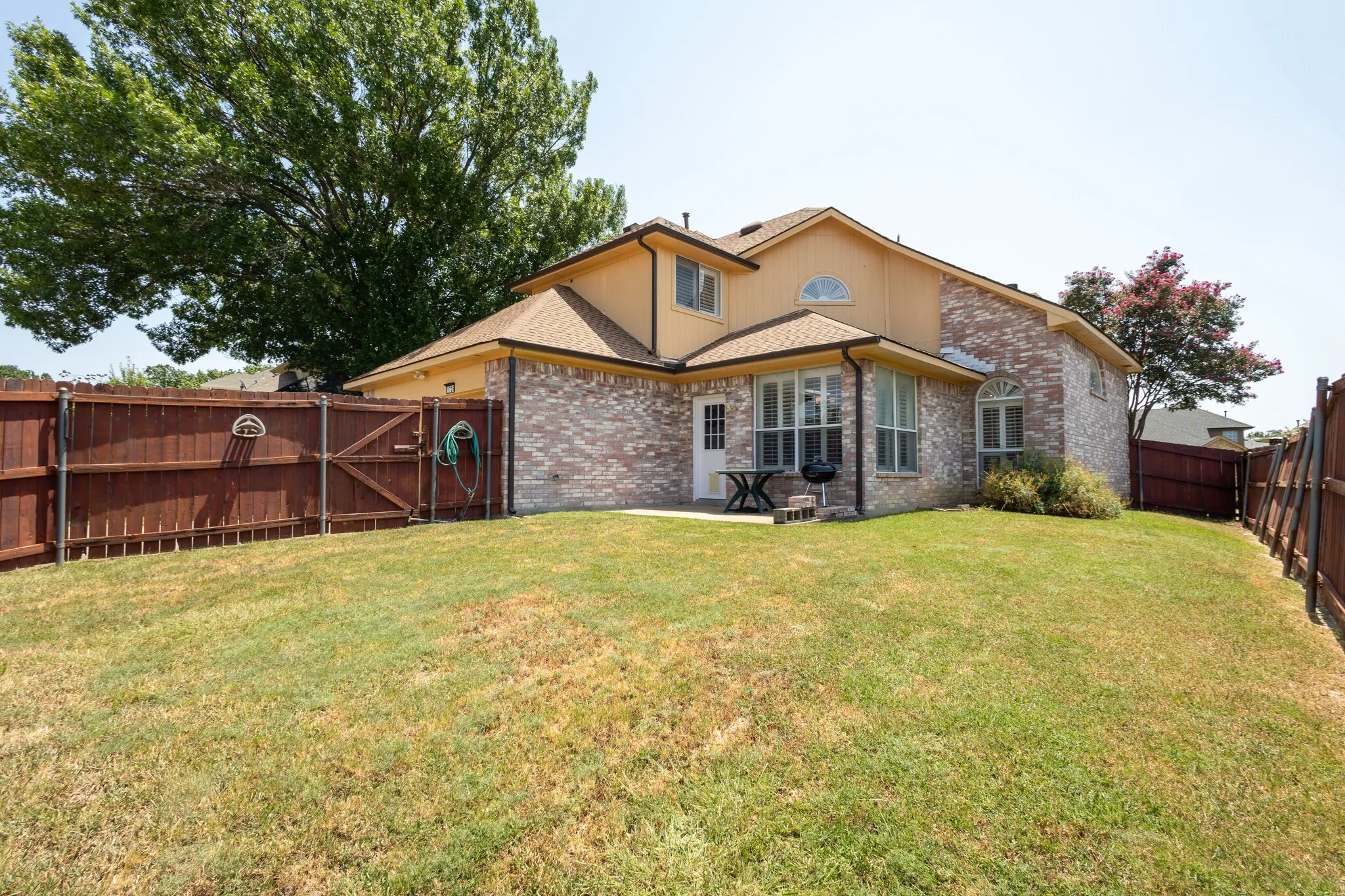 Single Family Residence For Rent in Dallas County , 1726 Northampton Drive, Rowlett, Texas 75089, 3 Bedroom, 3 Bathroom, 2 Garage spaces, 2,100 Sqft, built in 1993, mls#21351404, Real Estate Agent in Rowlett, Homes For Rent in Dallas county, Homes For Rent in Rowlett, Realtor in Rowlett Texas, Real Estate Brokerage Independent Realty Texas, Luminita Cordes Realtor