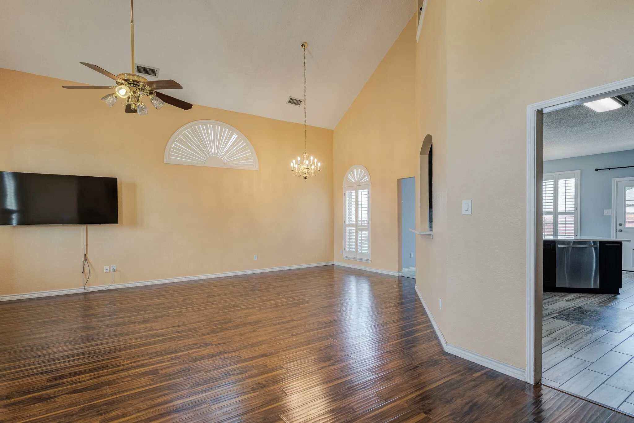 Single Family Residence For Rent in Dallas County , 1726 Northampton Drive, Rowlett, Texas 75089, 3 Bedroom, 3 Bathroom, 2 Garage spaces, 2,100 Sqft, built in 1993, mls#21351404, Real Estate Agent in Rowlett, Homes For Rent in Dallas county, Homes For Rent in Rowlett, Realtor in Rowlett Texas, Real Estate Brokerage Independent Realty Texas, Luminita Cordes Realtor