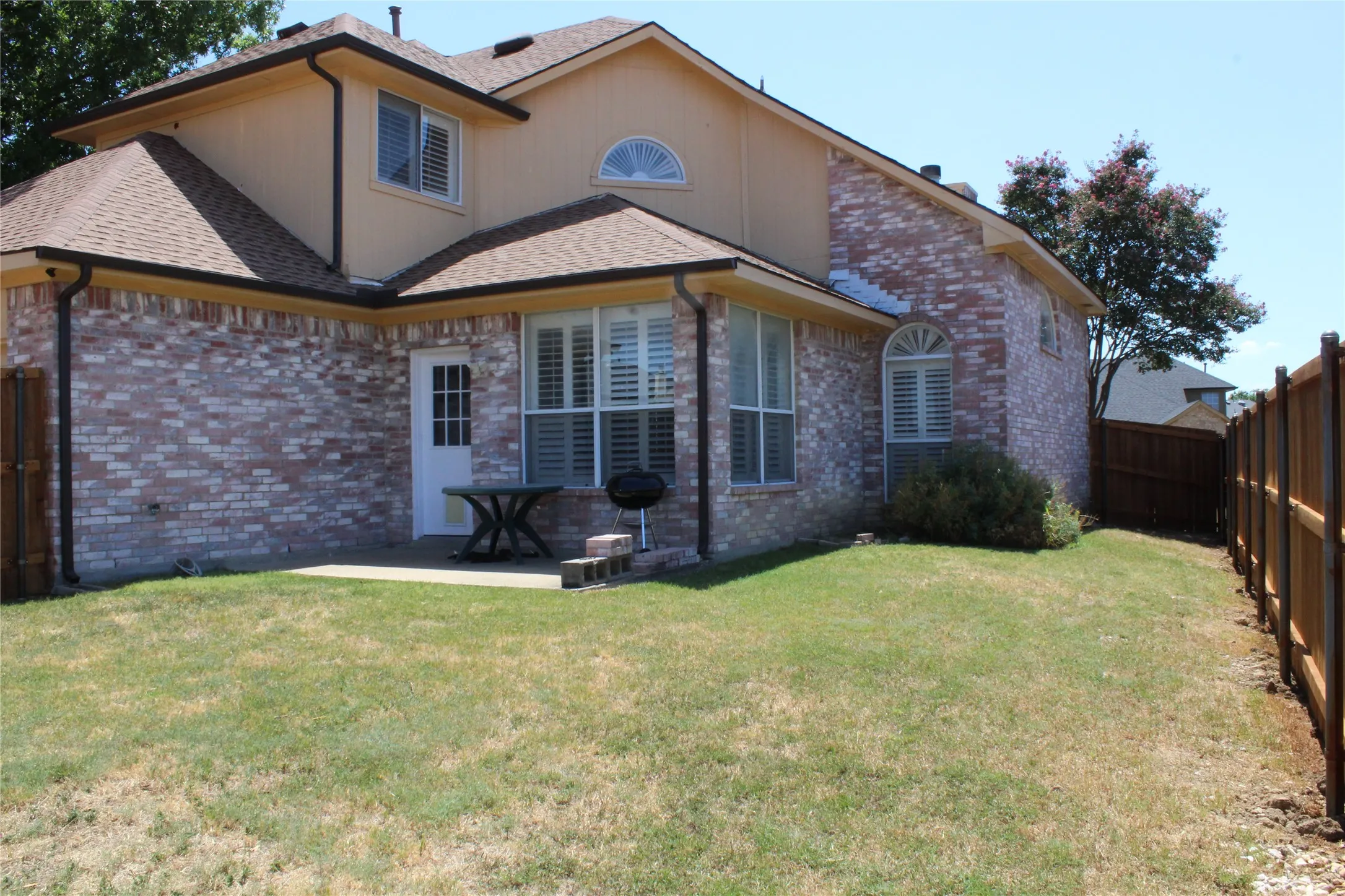 Single Family Residence For Rent in Dallas County , 1726 Northampton Drive, Rowlett, Texas 75089, 3 Bedroom, 3 Bathroom, 2 Garage spaces, 2,100 Sqft, built in 1993, mls#21351404, Real Estate Agent in Rowlett, Homes For Rent in Dallas county, Homes For Rent in Rowlett, Realtor in Rowlett Texas, Real Estate Brokerage Independent Realty Texas, Luminita Cordes Realtor
