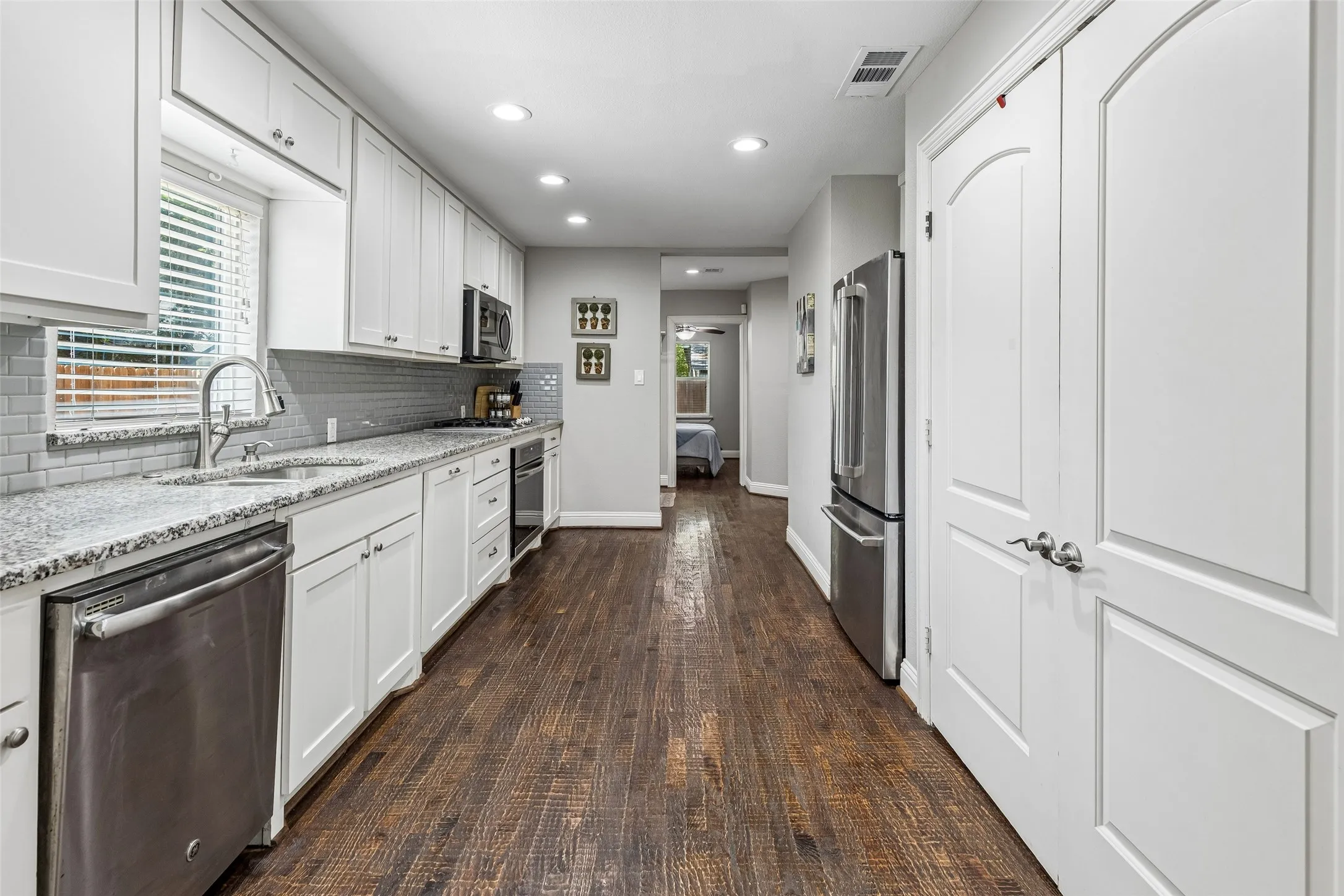 Single Family Residence For Sale in Collin County , 605 E Graham Street, Mc Kinney, Texas 75069, 3 Bedroom, 2 Bathroom, Garage spaces, 1,200 Sqft, built in 1948, mls#21352146, Real Estate Agent in Mc Kinney, Homes For Sale in Collin county, Homes For Sale in Mc Kinney, Realtor in Mc Kinney Texas, Real Estate Brokerage Independent Realty Texas, Luminita Cordes Realtor