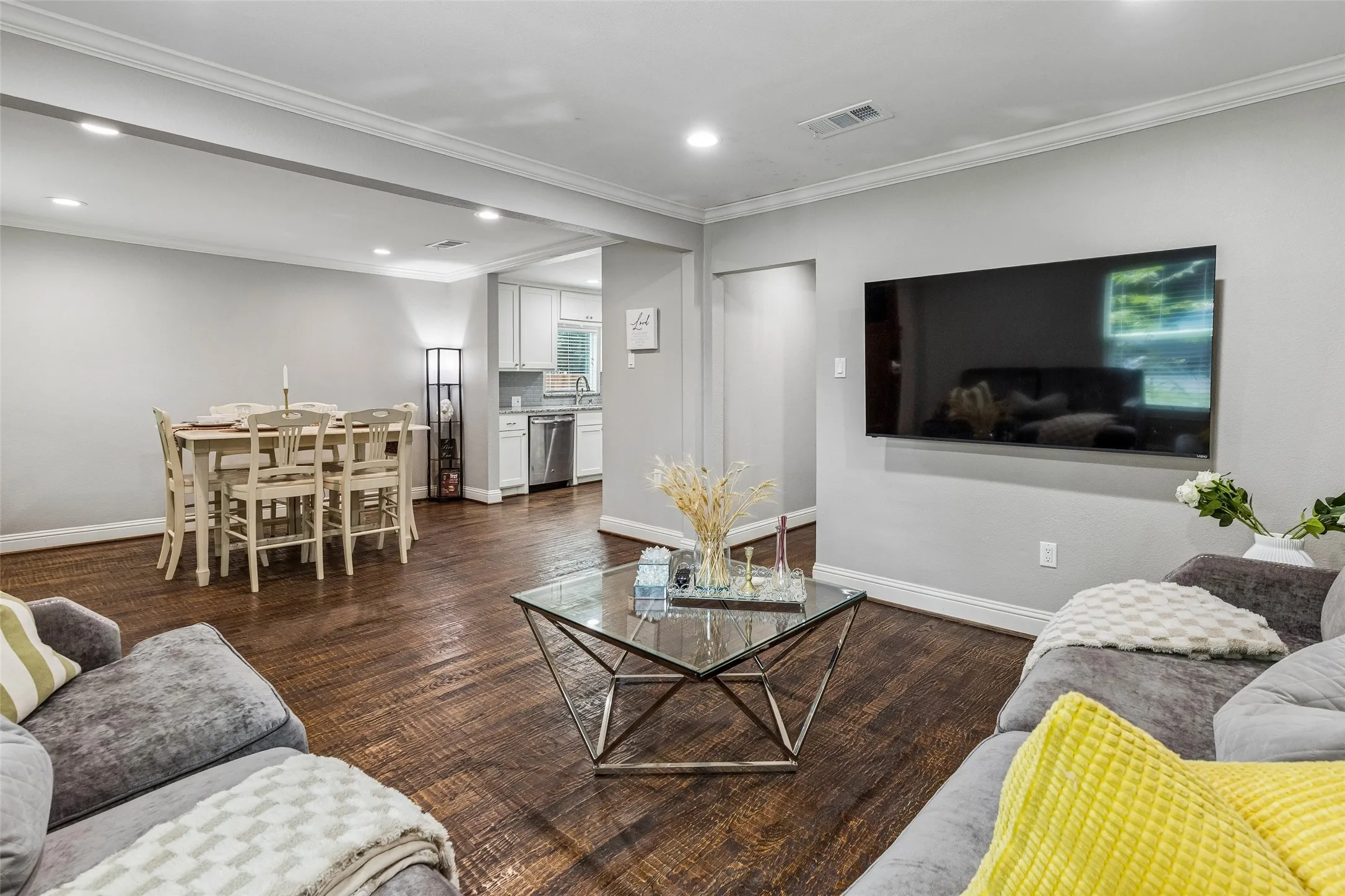 Single Family Residence For Sale in Collin County , 605 E Graham Street, Mc Kinney, Texas 75069, 3 Bedroom, 2 Bathroom, Garage spaces, 1,200 Sqft, built in 1948, mls#21352146, Real Estate Agent in Mc Kinney, Homes For Sale in Collin county, Homes For Sale in Mc Kinney, Realtor in Mc Kinney Texas, Real Estate Brokerage Independent Realty Texas, Luminita Cordes Realtor