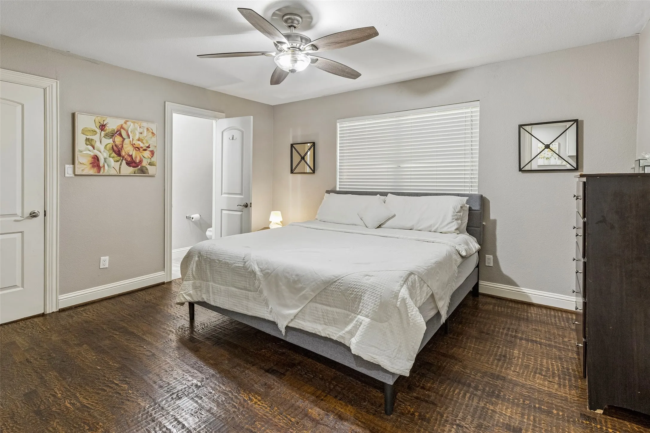 Single Family Residence For Sale in Collin County , 605 E Graham Street, Mc Kinney, Texas 75069, 3 Bedroom, 2 Bathroom, Garage spaces, 1,200 Sqft, built in 1948, mls#21352146, Real Estate Agent in Mc Kinney, Homes For Sale in Collin county, Homes For Sale in Mc Kinney, Realtor in Mc Kinney Texas, Real Estate Brokerage Independent Realty Texas, Luminita Cordes Realtor