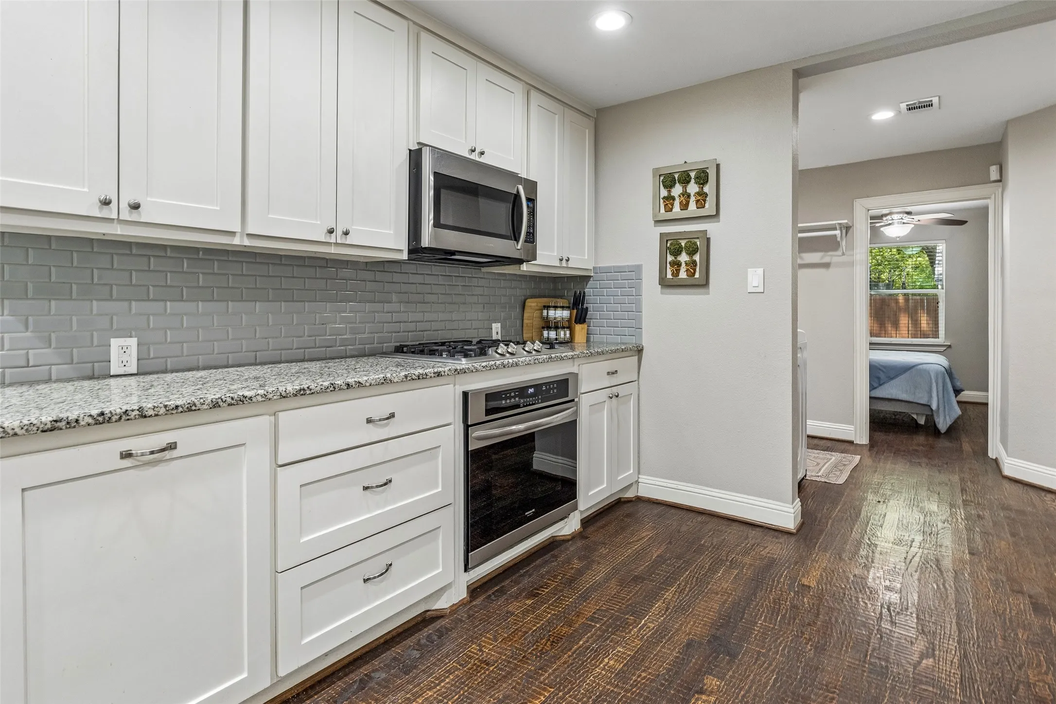Single Family Residence For Sale in Collin County , 605 E Graham Street, Mc Kinney, Texas 75069, 3 Bedroom, 2 Bathroom, Garage spaces, 1,200 Sqft, built in 1948, mls#21352146, Real Estate Agent in Mc Kinney, Homes For Sale in Collin county, Homes For Sale in Mc Kinney, Realtor in Mc Kinney Texas, Real Estate Brokerage Independent Realty Texas, Luminita Cordes Realtor