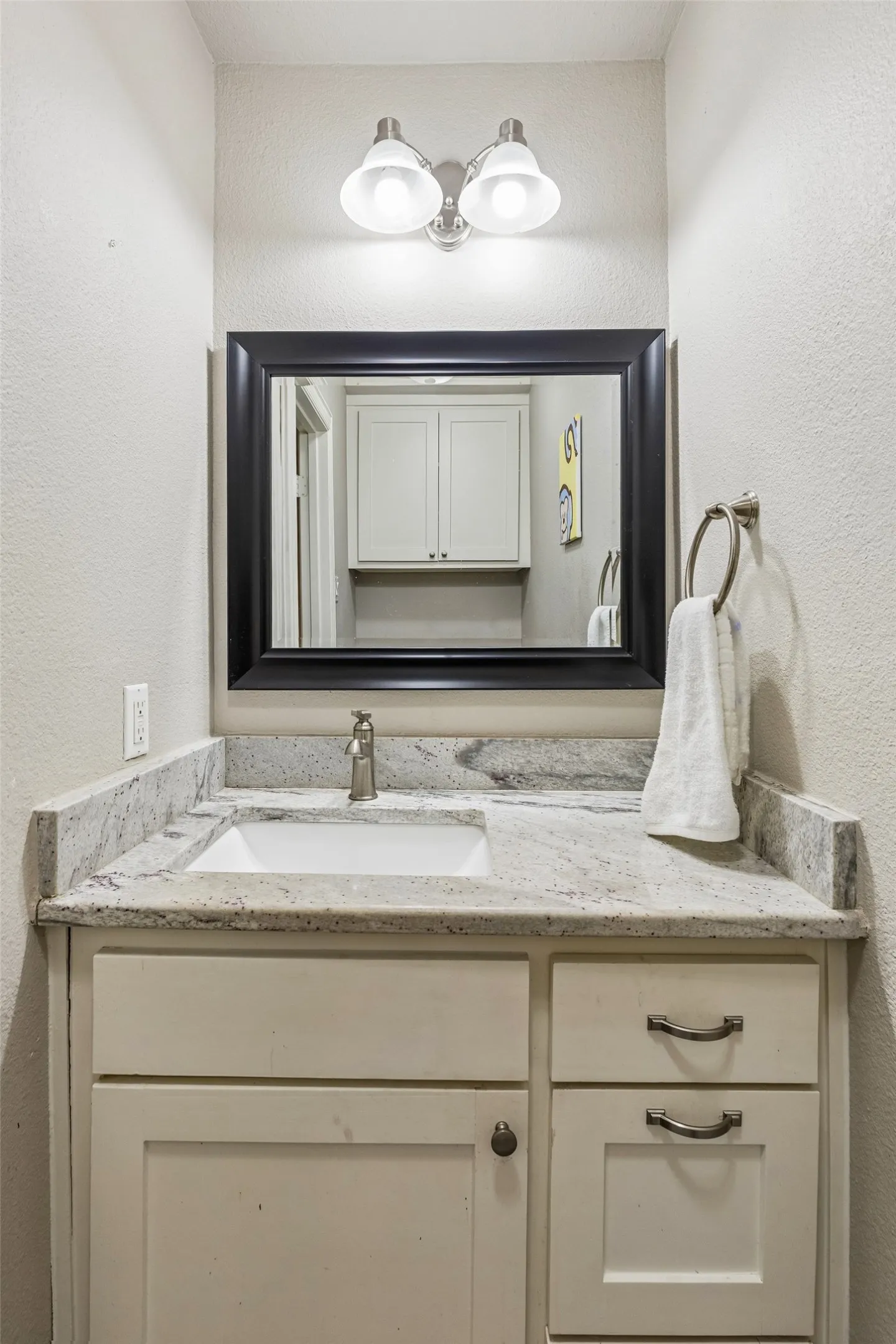 Single Family Residence For Sale in Collin County , 605 E Graham Street, Mc Kinney, Texas 75069, 3 Bedroom, 2 Bathroom, Garage spaces, 1,200 Sqft, built in 1948, mls#21352146, Real Estate Agent in Mc Kinney, Homes For Sale in Collin county, Homes For Sale in Mc Kinney, Realtor in Mc Kinney Texas, Real Estate Brokerage Independent Realty Texas, Luminita Cordes Realtor