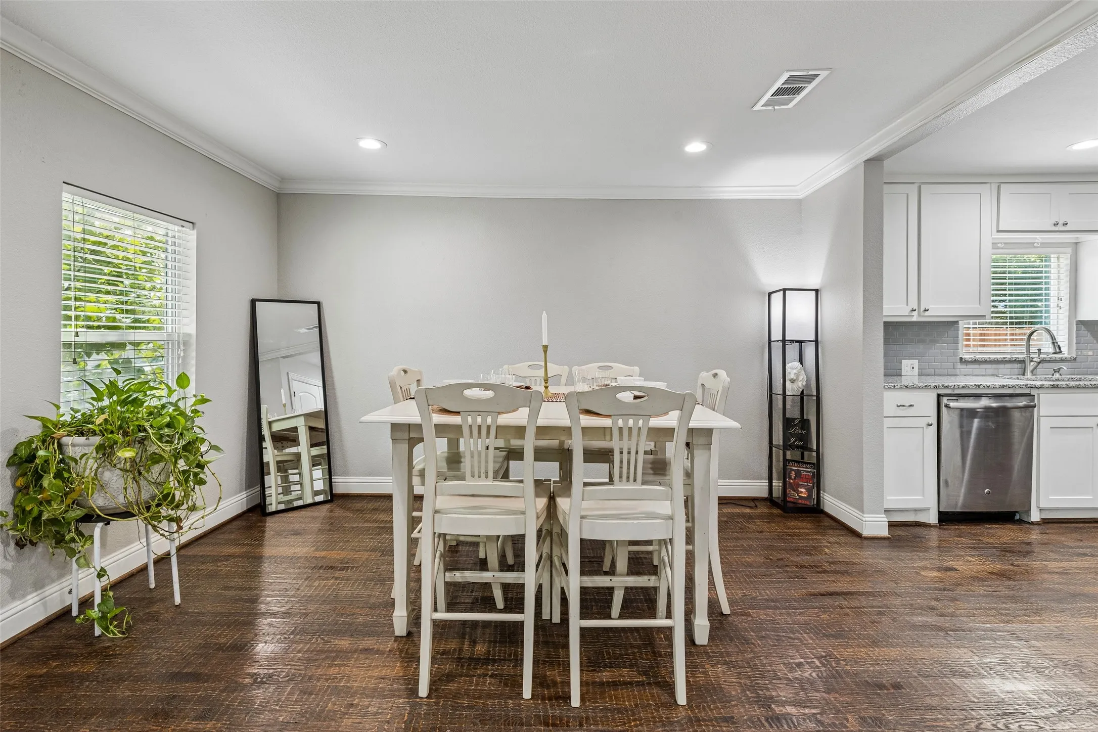 Single Family Residence For Sale in Collin County , 605 E Graham Street, Mc Kinney, Texas 75069, 3 Bedroom, 2 Bathroom, Garage spaces, 1,200 Sqft, built in 1948, mls#21352146, Real Estate Agent in Mc Kinney, Homes For Sale in Collin county, Homes For Sale in Mc Kinney, Realtor in Mc Kinney Texas, Real Estate Brokerage Independent Realty Texas, Luminita Cordes Realtor