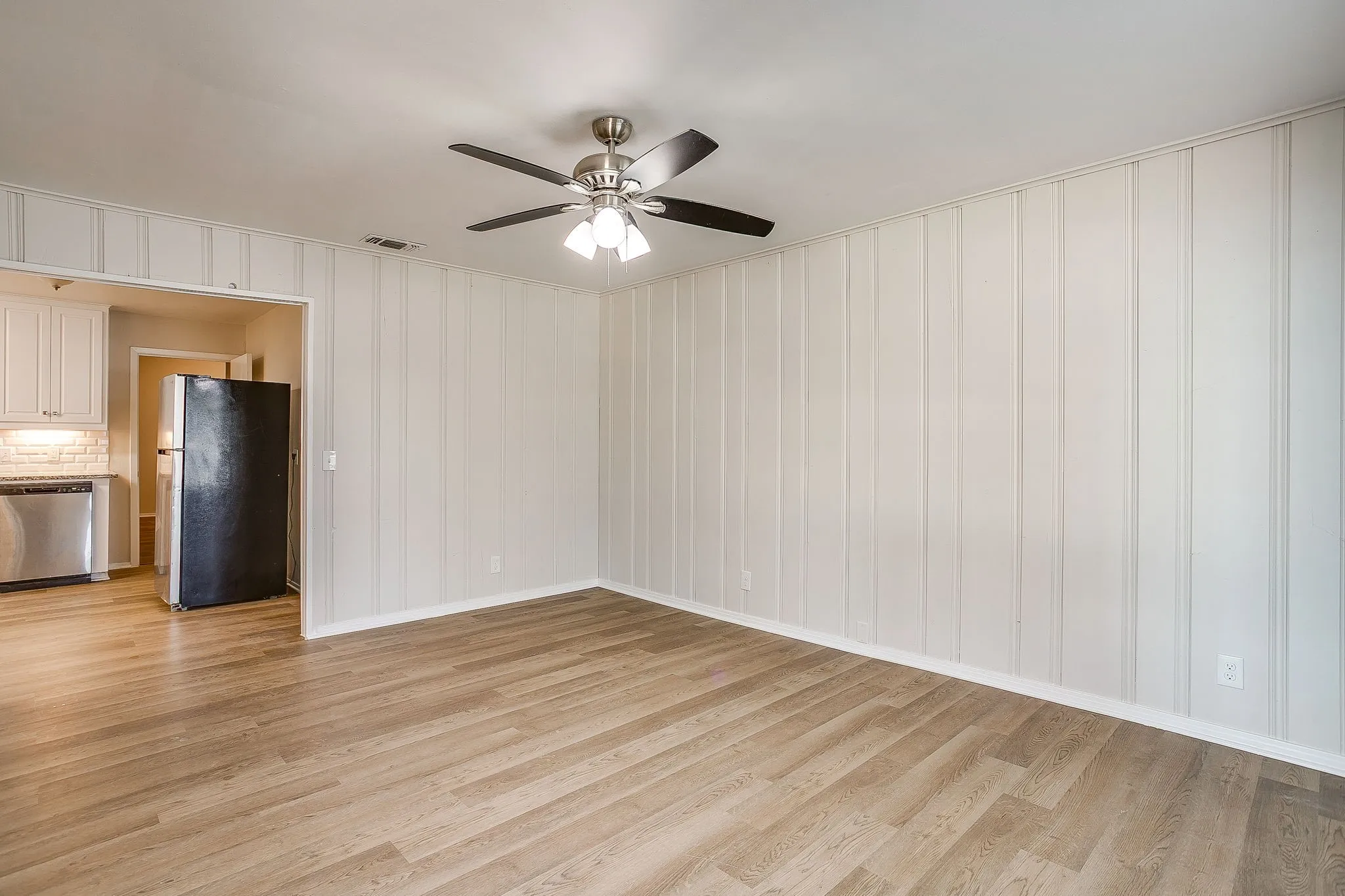Single Family Residence For Sale in Tarrant County , 204 W Northern Avenue, Saginaw, Texas 76179, 4 Bedroom, 2 Bathroom, Garage spaces, 1,644 Sqft, built in 1959, mls#21353974, Real Estate Agent in Saginaw, Homes For Sale in Tarrant county, Homes For Sale in Saginaw, Realtor in Saginaw Texas, Real Estate Brokerage Independent Realty Texas, Luminita Cordes Realtor
