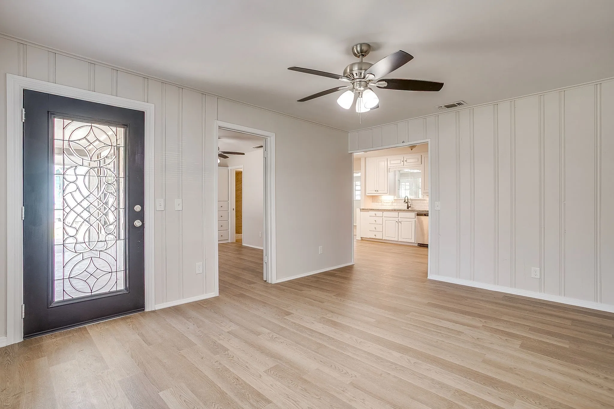Single Family Residence For Sale in Tarrant County , 204 W Northern Avenue, Saginaw, Texas 76179, 4 Bedroom, 2 Bathroom, Garage spaces, 1,644 Sqft, built in 1959, mls#21353974, Real Estate Agent in Saginaw, Homes For Sale in Tarrant county, Homes For Sale in Saginaw, Realtor in Saginaw Texas, Real Estate Brokerage Independent Realty Texas, Luminita Cordes Realtor