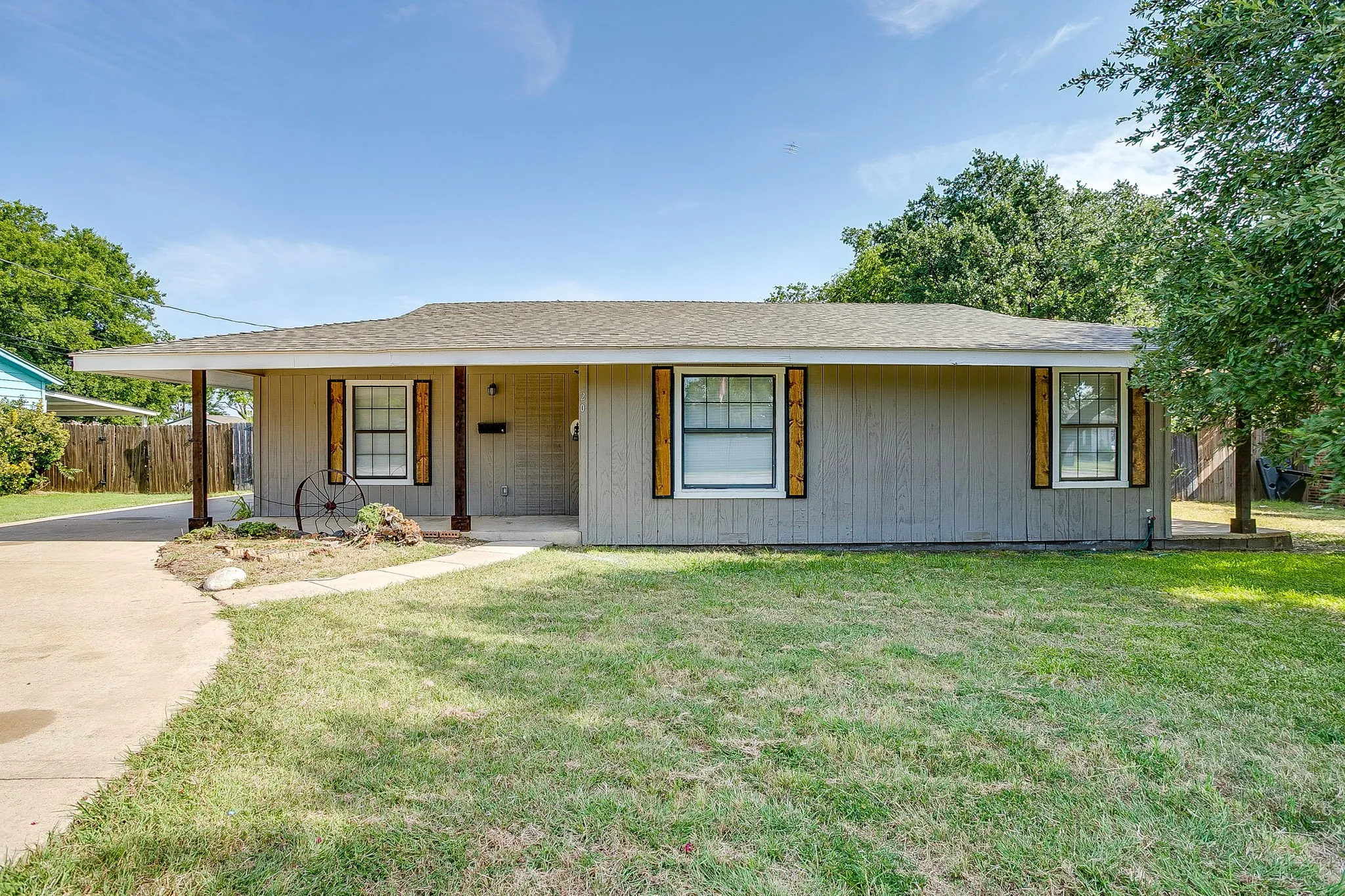 Single Family Residence For Sale in Tarrant County , 204 W Northern Avenue, Saginaw, Texas 76179, 4 Bedroom, 2 Bathroom, Garage spaces, 1,644 Sqft, built in 1959, mls#21353974, Real Estate Agent in Saginaw, Homes For Sale in Tarrant county, Homes For Sale in Saginaw, Realtor in Saginaw Texas, Real Estate Brokerage Independent Realty Texas, Luminita Cordes Realtor