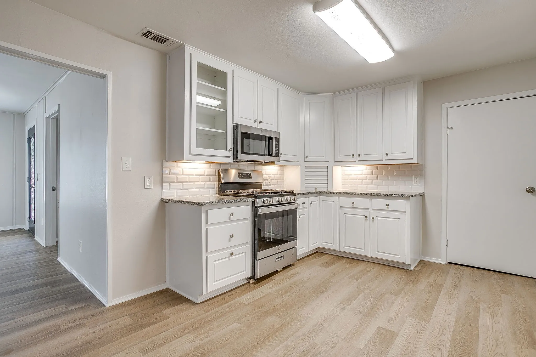 Single Family Residence For Sale in Tarrant County , 204 W Northern Avenue, Saginaw, Texas 76179, 4 Bedroom, 2 Bathroom, Garage spaces, 1,644 Sqft, built in 1959, mls#21353974, Real Estate Agent in Saginaw, Homes For Sale in Tarrant county, Homes For Sale in Saginaw, Realtor in Saginaw Texas, Real Estate Brokerage Independent Realty Texas, Luminita Cordes Realtor