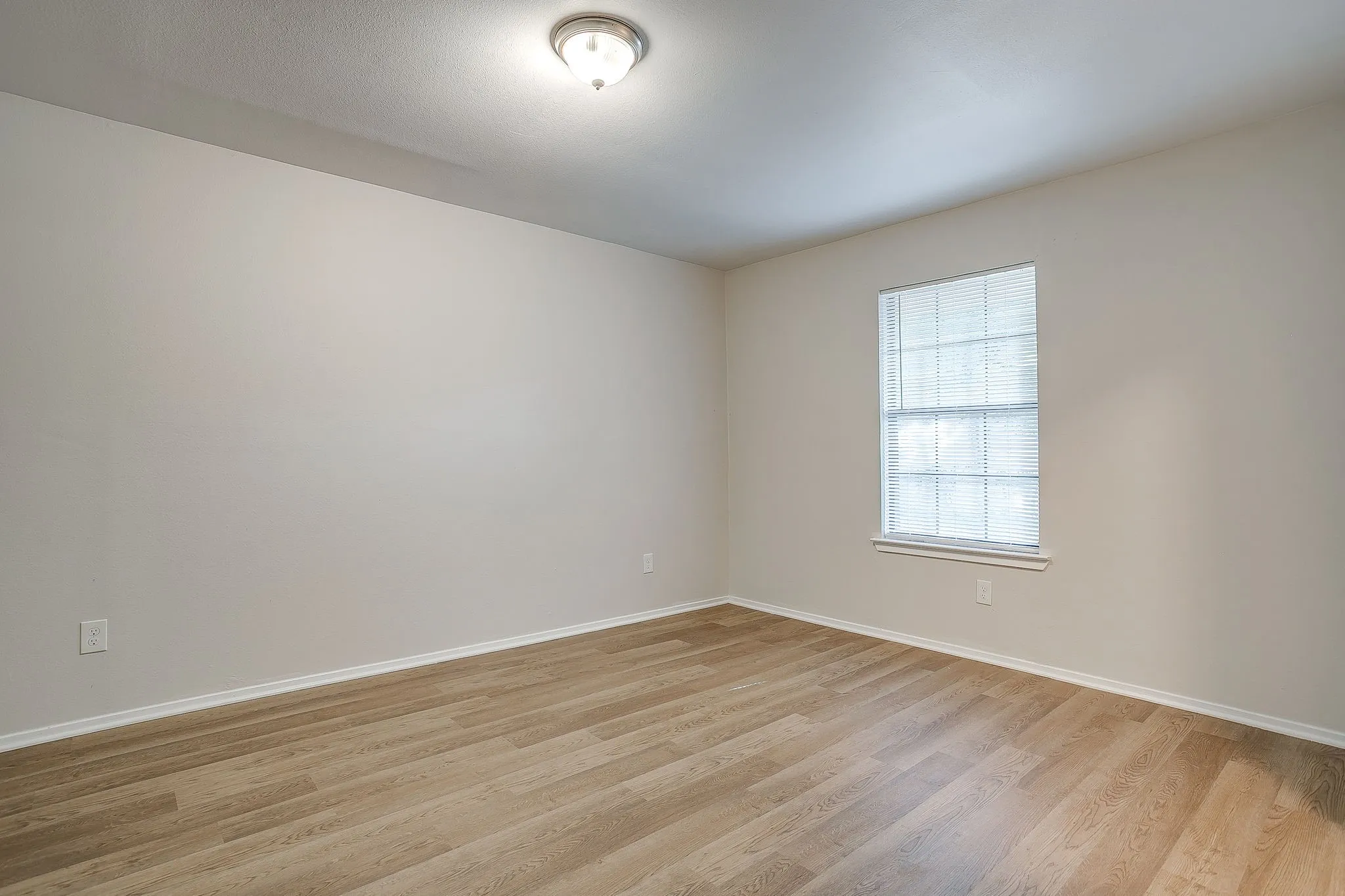 Single Family Residence For Sale in Tarrant County , 204 W Northern Avenue, Saginaw, Texas 76179, 4 Bedroom, 2 Bathroom, Garage spaces, 1,644 Sqft, built in 1959, mls#21353974, Real Estate Agent in Saginaw, Homes For Sale in Tarrant county, Homes For Sale in Saginaw, Realtor in Saginaw Texas, Real Estate Brokerage Independent Realty Texas, Luminita Cordes Realtor