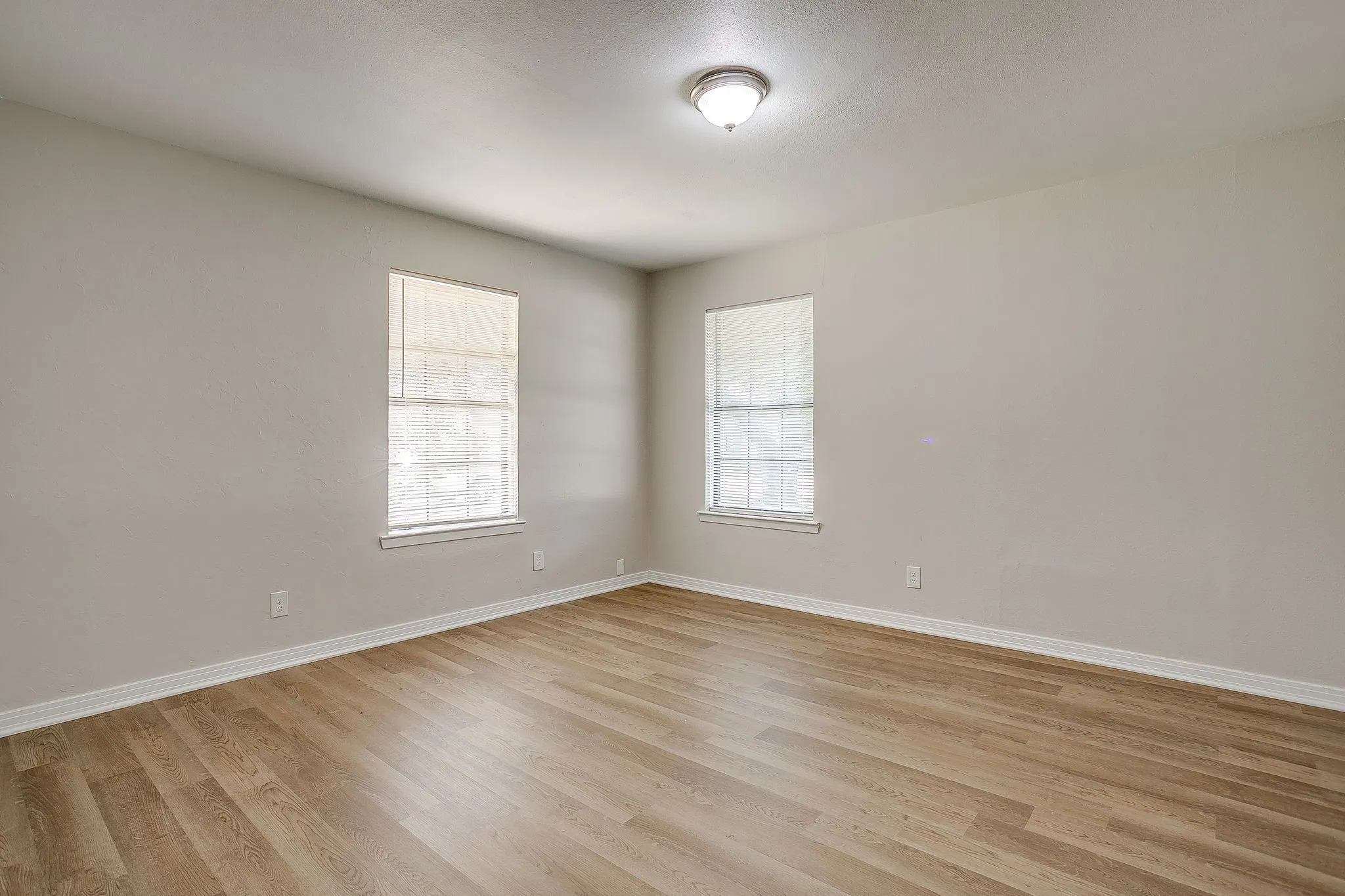 Single Family Residence For Sale in Tarrant County , 204 W Northern Avenue, Saginaw, Texas 76179, 4 Bedroom, 2 Bathroom, Garage spaces, 1,644 Sqft, built in 1959, mls#21353974, Real Estate Agent in Saginaw, Homes For Sale in Tarrant county, Homes For Sale in Saginaw, Realtor in Saginaw Texas, Real Estate Brokerage Independent Realty Texas, Luminita Cordes Realtor
