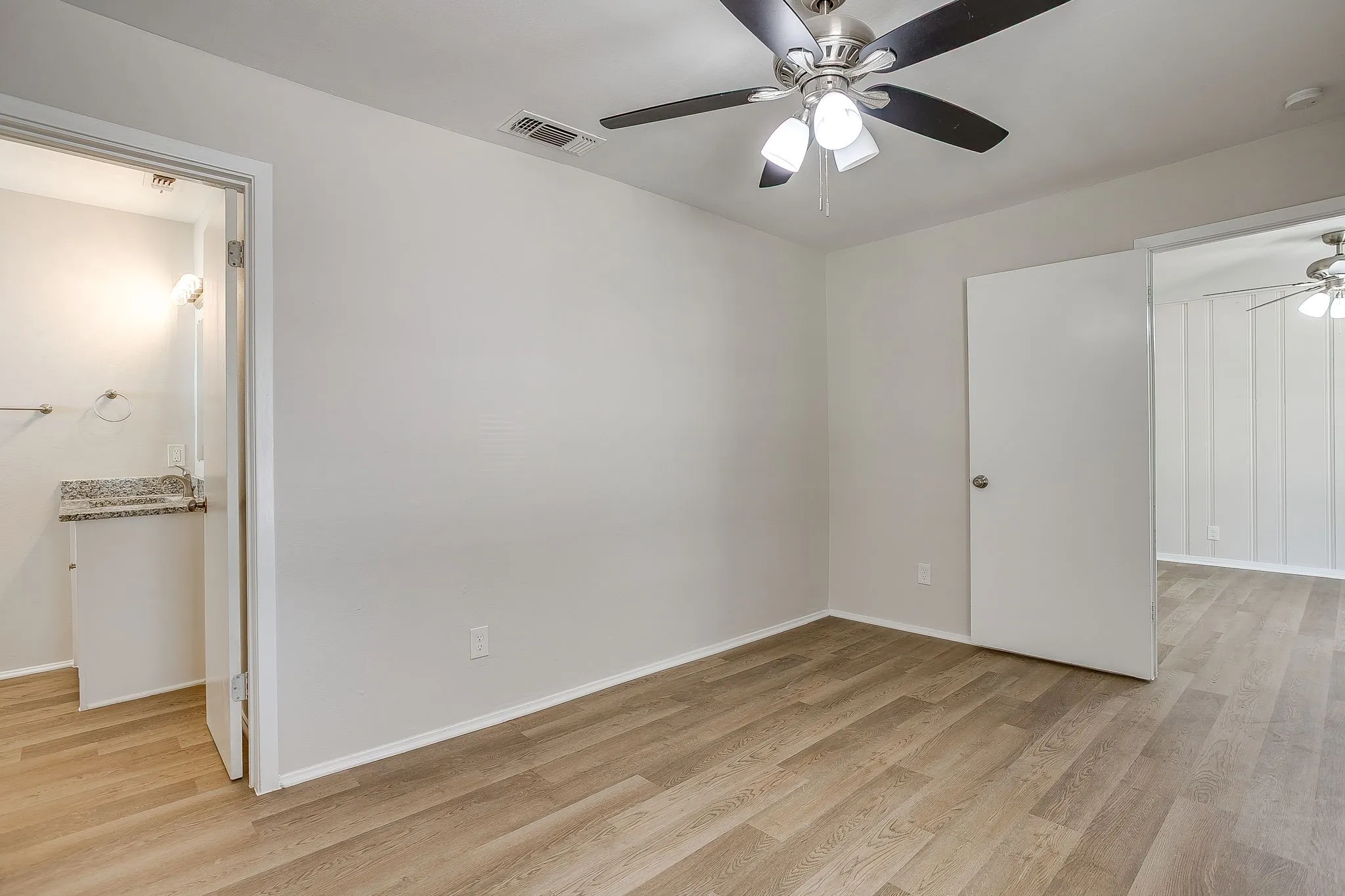 Single Family Residence For Sale in Tarrant County , 204 W Northern Avenue, Saginaw, Texas 76179, 4 Bedroom, 2 Bathroom, Garage spaces, 1,644 Sqft, built in 1959, mls#21353974, Real Estate Agent in Saginaw, Homes For Sale in Tarrant county, Homes For Sale in Saginaw, Realtor in Saginaw Texas, Real Estate Brokerage Independent Realty Texas, Luminita Cordes Realtor