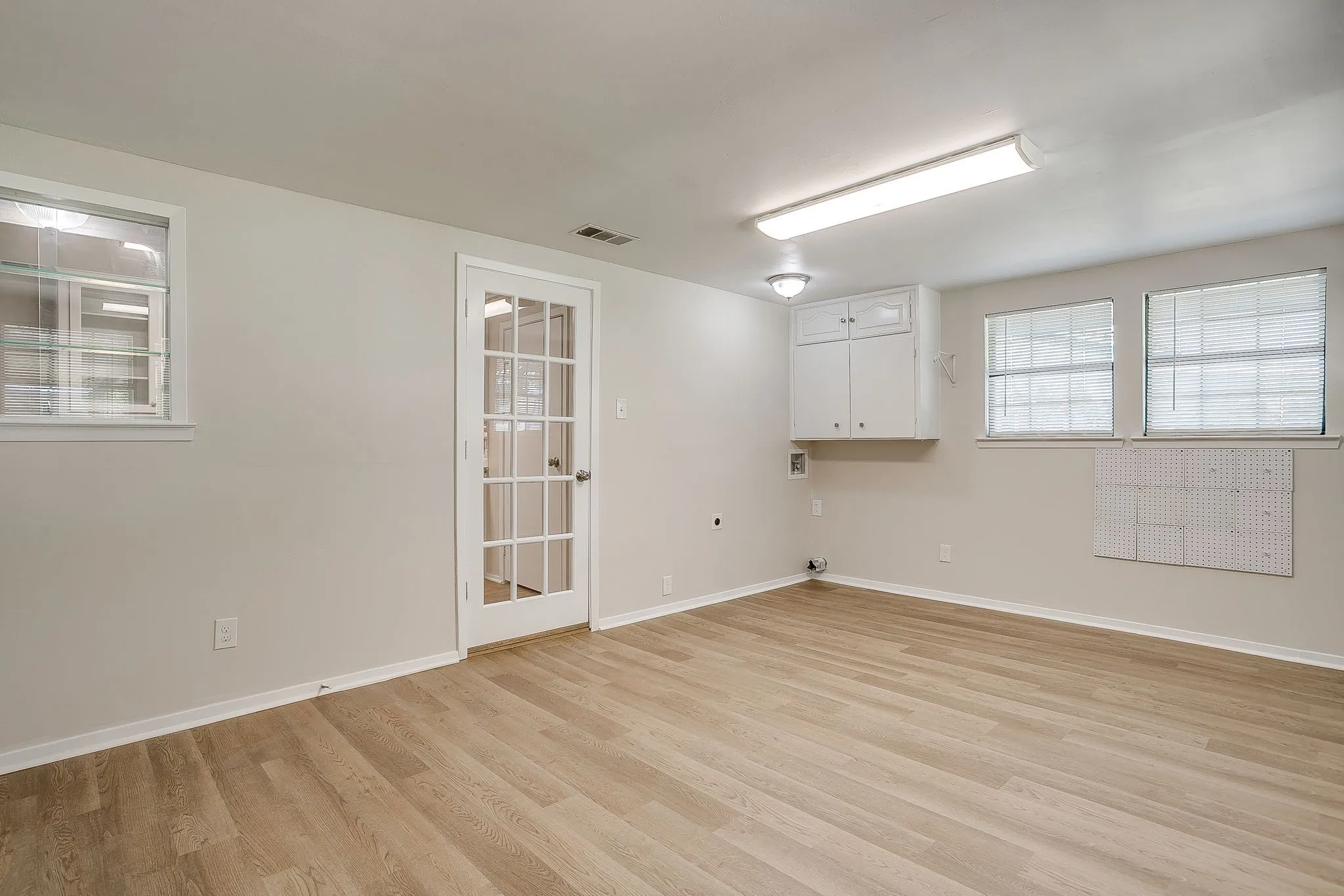 Single Family Residence For Sale in Tarrant County , 204 W Northern Avenue, Saginaw, Texas 76179, 4 Bedroom, 2 Bathroom, Garage spaces, 1,644 Sqft, built in 1959, mls#21353974, Real Estate Agent in Saginaw, Homes For Sale in Tarrant county, Homes For Sale in Saginaw, Realtor in Saginaw Texas, Real Estate Brokerage Independent Realty Texas, Luminita Cordes Realtor