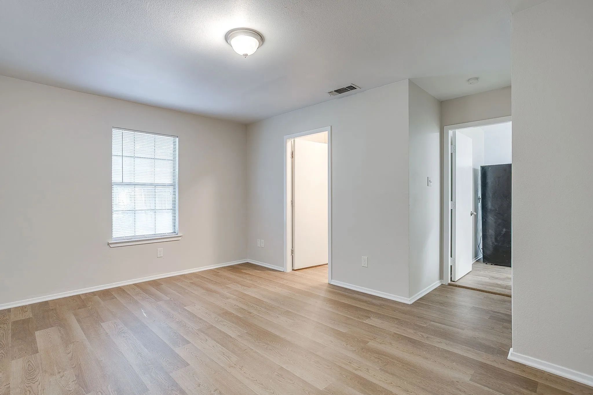 Single Family Residence For Sale in Tarrant County , 204 W Northern Avenue, Saginaw, Texas 76179, 4 Bedroom, 2 Bathroom, Garage spaces, 1,644 Sqft, built in 1959, mls#21353974, Real Estate Agent in Saginaw, Homes For Sale in Tarrant county, Homes For Sale in Saginaw, Realtor in Saginaw Texas, Real Estate Brokerage Independent Realty Texas, Luminita Cordes Realtor