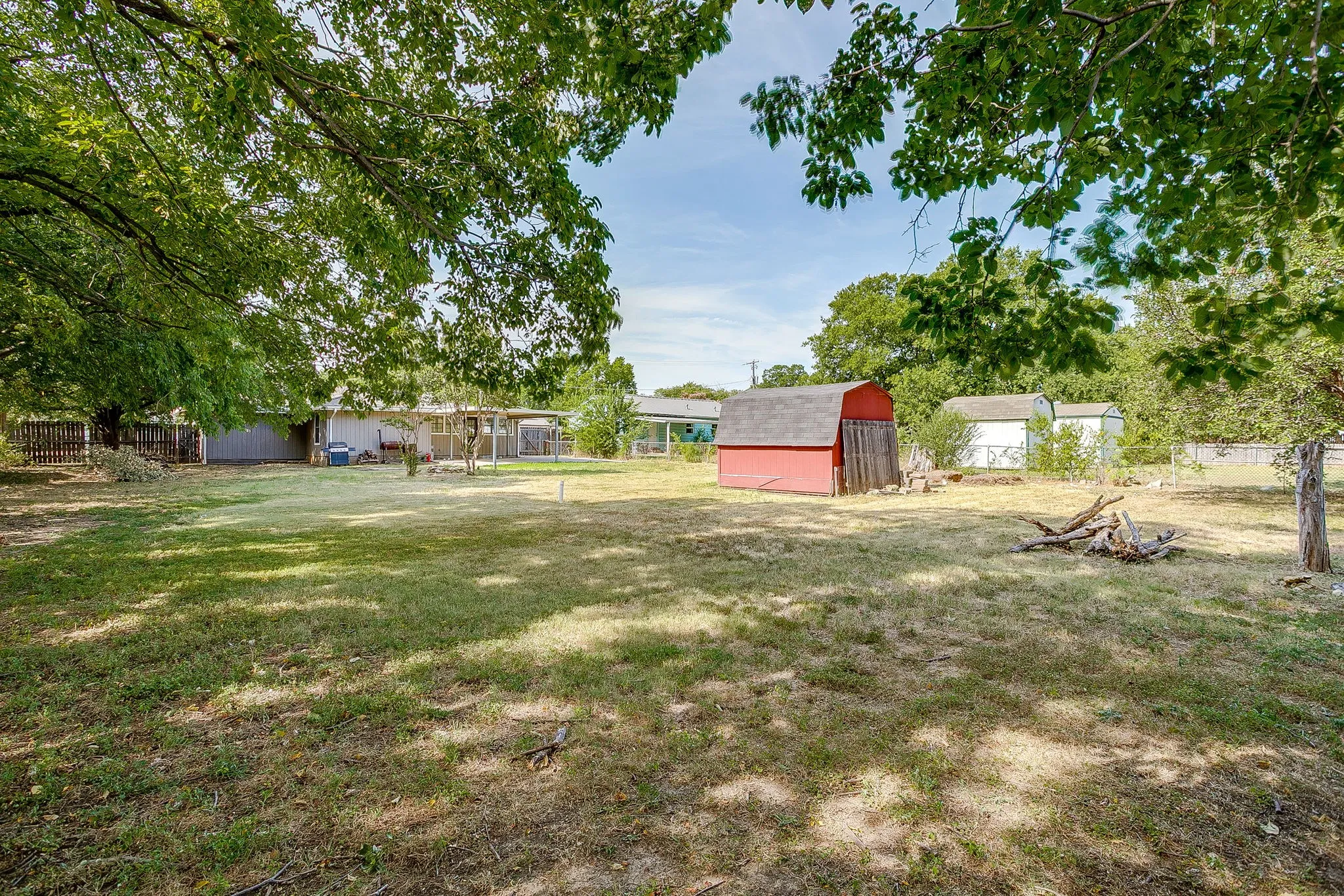 Single Family Residence For Sale in Tarrant County , 204 W Northern Avenue, Saginaw, Texas 76179, 4 Bedroom, 2 Bathroom, Garage spaces, 1,644 Sqft, built in 1959, mls#21353974, Real Estate Agent in Saginaw, Homes For Sale in Tarrant county, Homes For Sale in Saginaw, Realtor in Saginaw Texas, Real Estate Brokerage Independent Realty Texas, Luminita Cordes Realtor