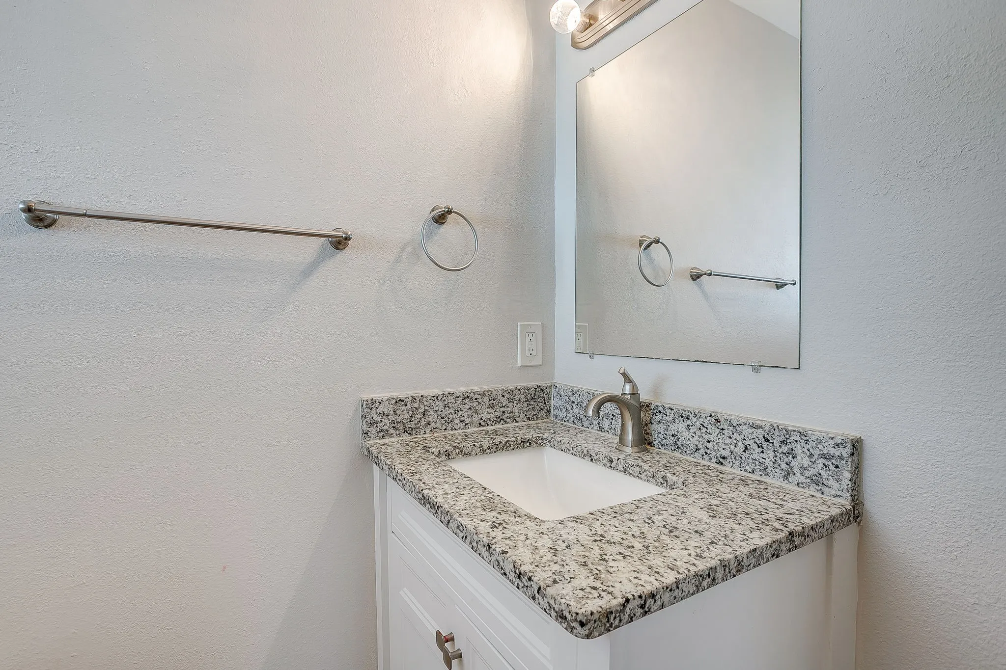 Single Family Residence For Sale in Tarrant County , 204 W Northern Avenue, Saginaw, Texas 76179, 4 Bedroom, 2 Bathroom, Garage spaces, 1,644 Sqft, built in 1959, mls#21353974, Real Estate Agent in Saginaw, Homes For Sale in Tarrant county, Homes For Sale in Saginaw, Realtor in Saginaw Texas, Real Estate Brokerage Independent Realty Texas, Luminita Cordes Realtor