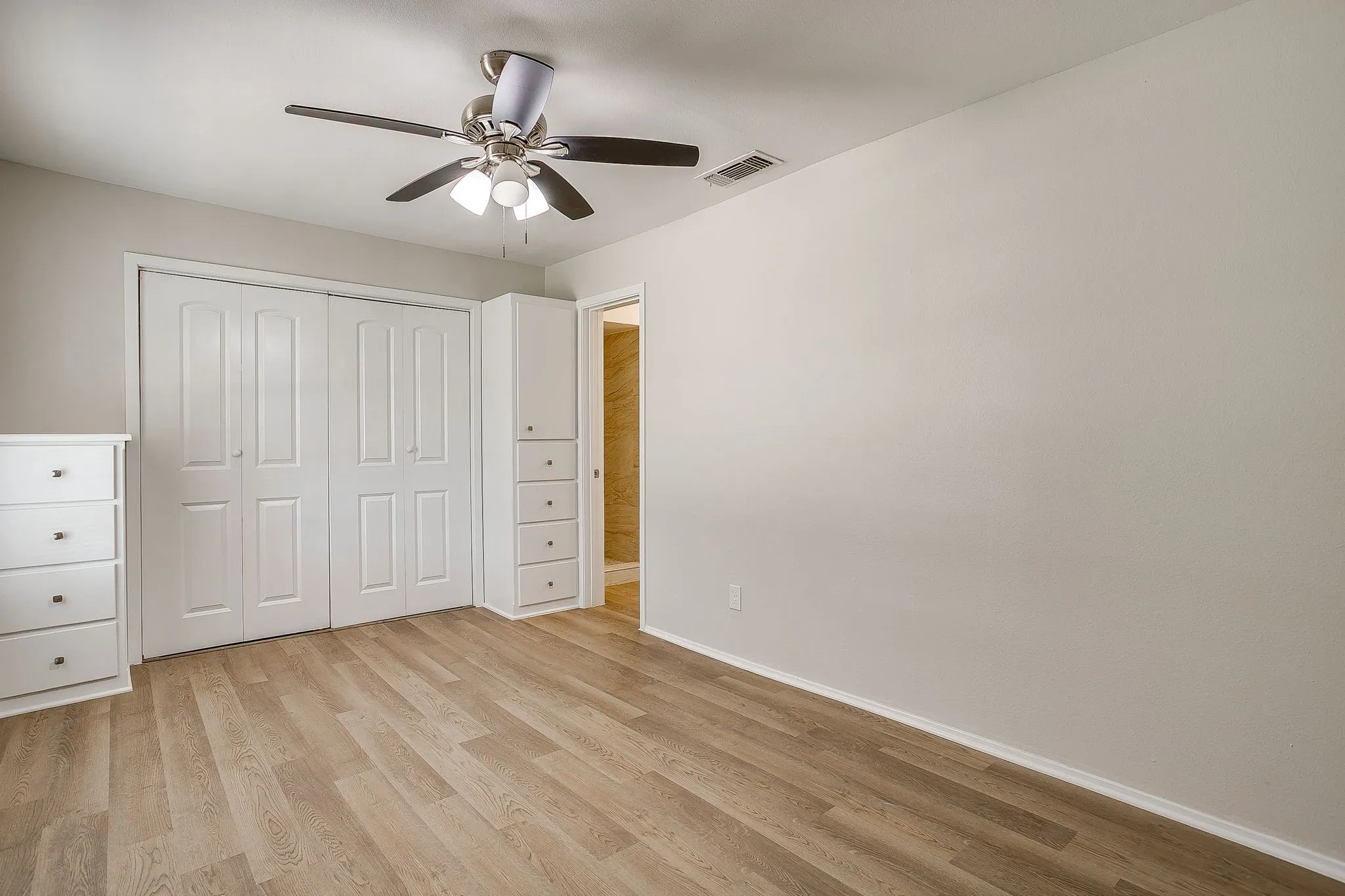 Single Family Residence For Sale in Tarrant County , 204 W Northern Avenue, Saginaw, Texas 76179, 4 Bedroom, 2 Bathroom, Garage spaces, 1,644 Sqft, built in 1959, mls#21353974, Real Estate Agent in Saginaw, Homes For Sale in Tarrant county, Homes For Sale in Saginaw, Realtor in Saginaw Texas, Real Estate Brokerage Independent Realty Texas, Luminita Cordes Realtor