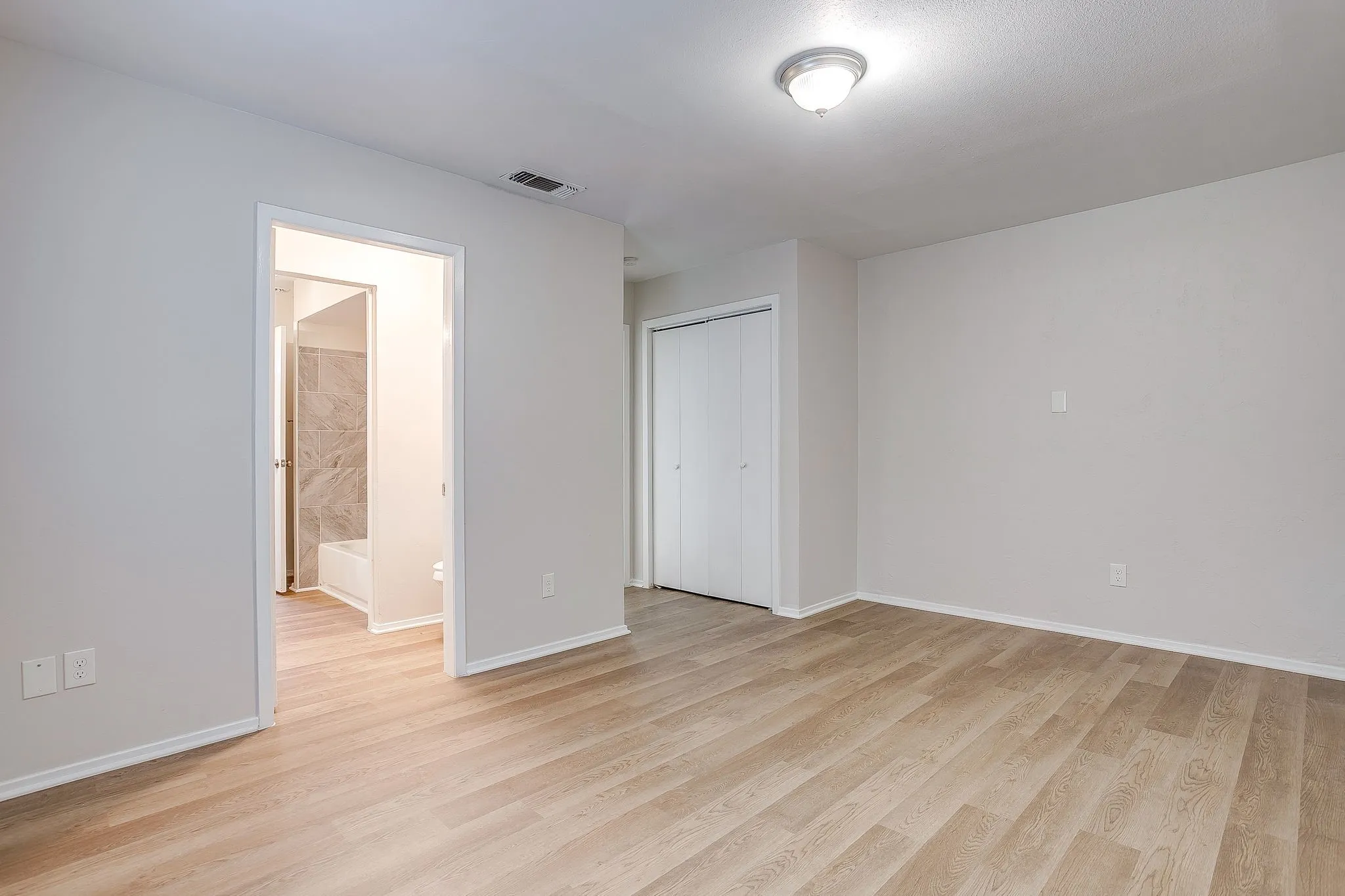 Single Family Residence For Sale in Tarrant County , 204 W Northern Avenue, Saginaw, Texas 76179, 4 Bedroom, 2 Bathroom, Garage spaces, 1,644 Sqft, built in 1959, mls#21353974, Real Estate Agent in Saginaw, Homes For Sale in Tarrant county, Homes For Sale in Saginaw, Realtor in Saginaw Texas, Real Estate Brokerage Independent Realty Texas, Luminita Cordes Realtor