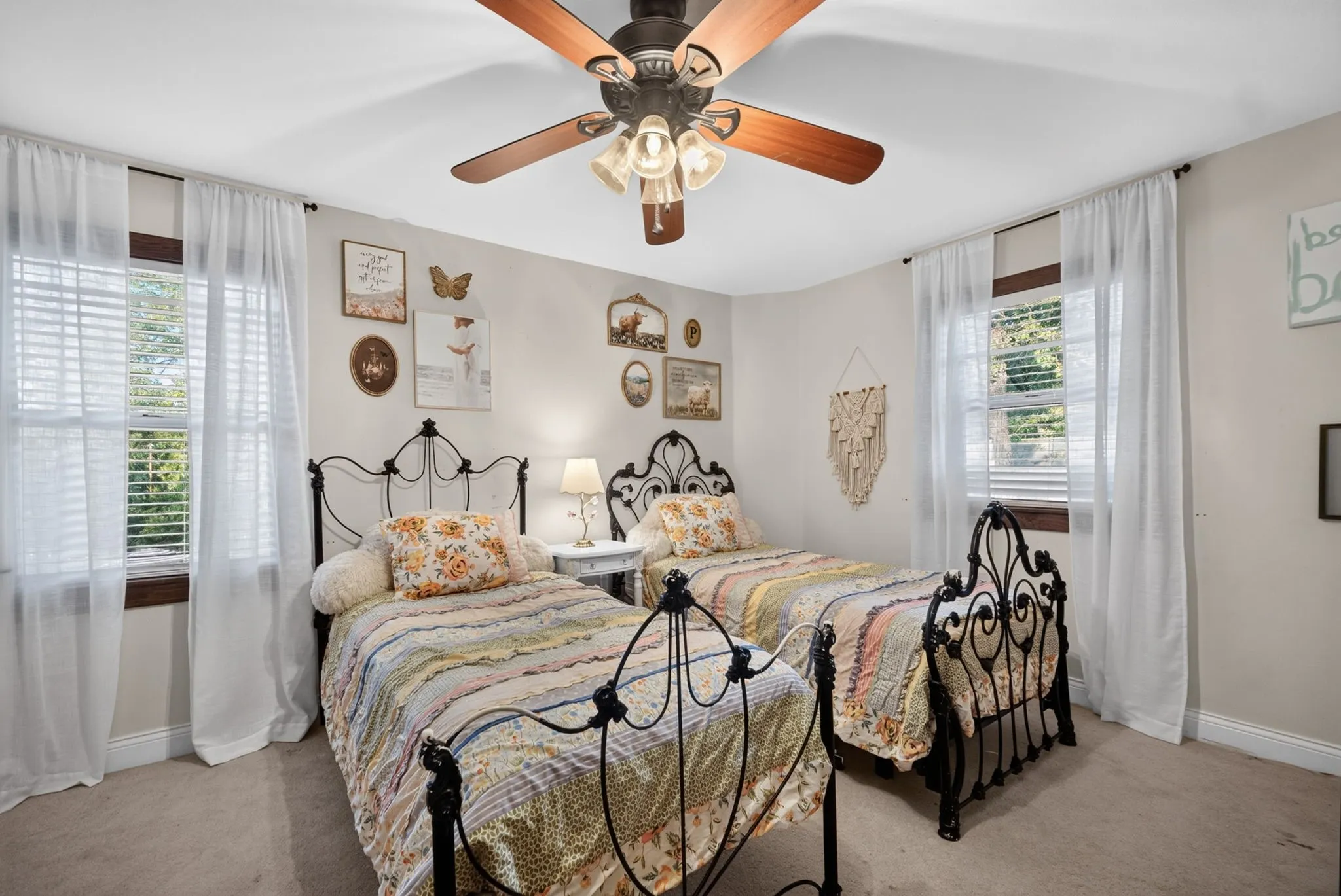 Recessed lighting, ceiling fan with integrated lighting, multiple windows with blinds, and neutral wall paint
