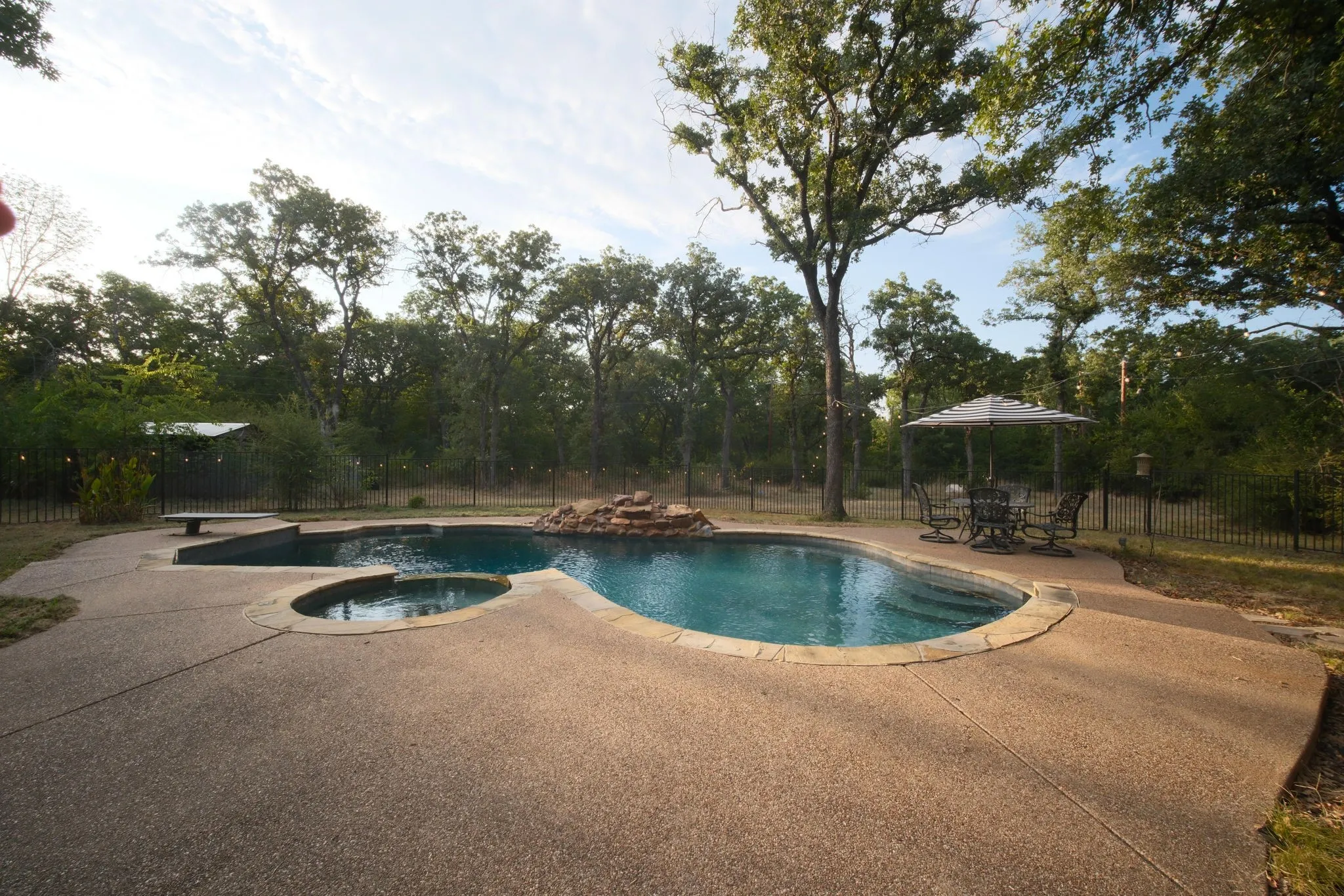 Sparkling pool with integrated spa and rock water feature