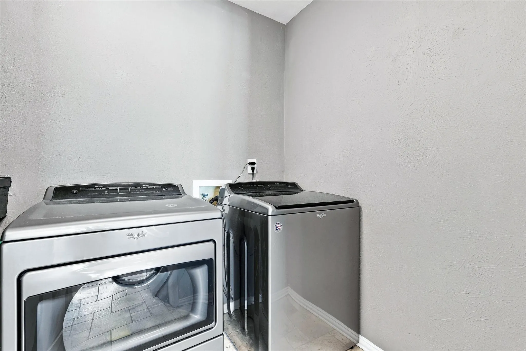 Single Family Residence For Sale in Dallas County , 12919 Woodbend Lane, Dallas, Texas 75243, 3 Bedroom, 3 Bathroom, Garage spaces, 1,620 Sqft, built in 1983, mls#21344638, Real Estate Agent in Dallas, Homes For Sale in Dallas county, Homes For Sale in Dallas, Realtor in Dallas Texas, Real Estate Brokerage Independent Realty Texas, Luminita Cordes Realtor