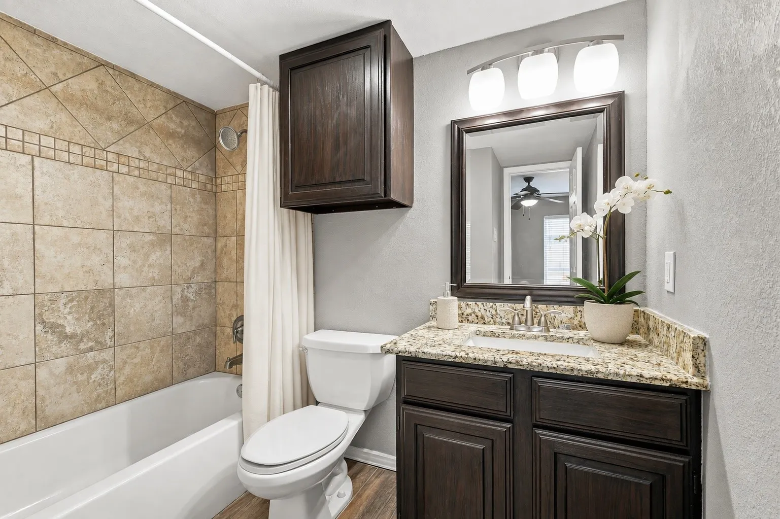 Single Family Residence For Sale in Dallas County , 12919 Woodbend Lane, Dallas, Texas 75243, 3 Bedroom, 3 Bathroom, Garage spaces, 1,620 Sqft, built in 1983, mls#21344638, Real Estate Agent in Dallas, Homes For Sale in Dallas county, Homes For Sale in Dallas, Realtor in Dallas Texas, Real Estate Brokerage Independent Realty Texas, Luminita Cordes Realtor