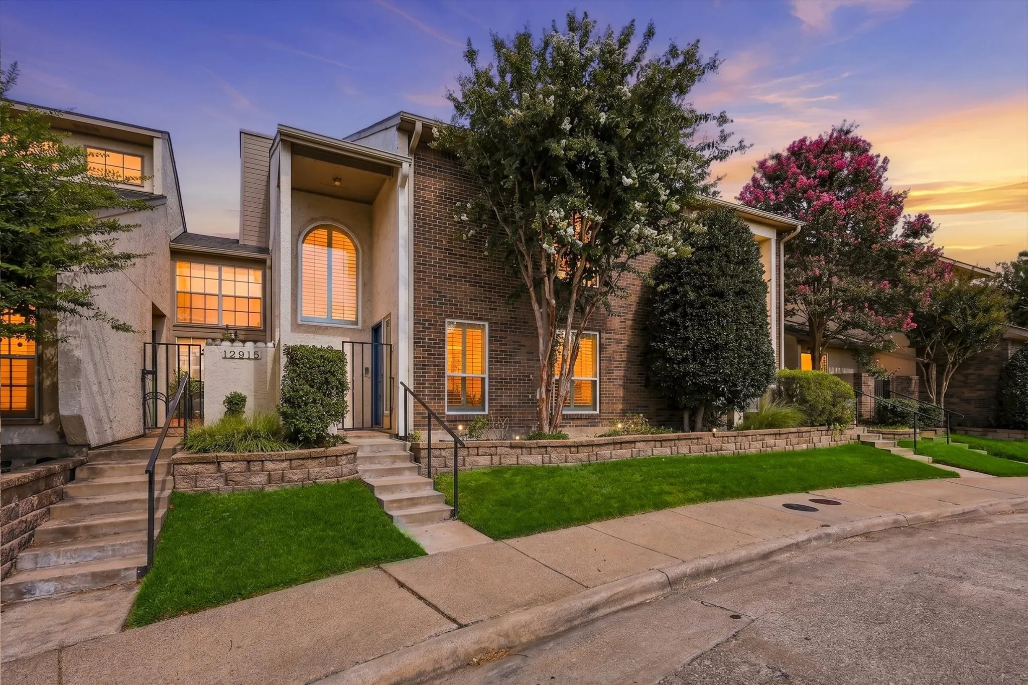 Single Family Residence For Sale in Dallas County , 12919 Woodbend Lane, Dallas, Texas 75243, 3 Bedroom, 3 Bathroom, Garage spaces, 1,620 Sqft, built in 1983, mls#21344638, Real Estate Agent in Dallas, Homes For Sale in Dallas county, Homes For Sale in Dallas, Realtor in Dallas Texas, Real Estate Brokerage Independent Realty Texas, Luminita Cordes Realtor