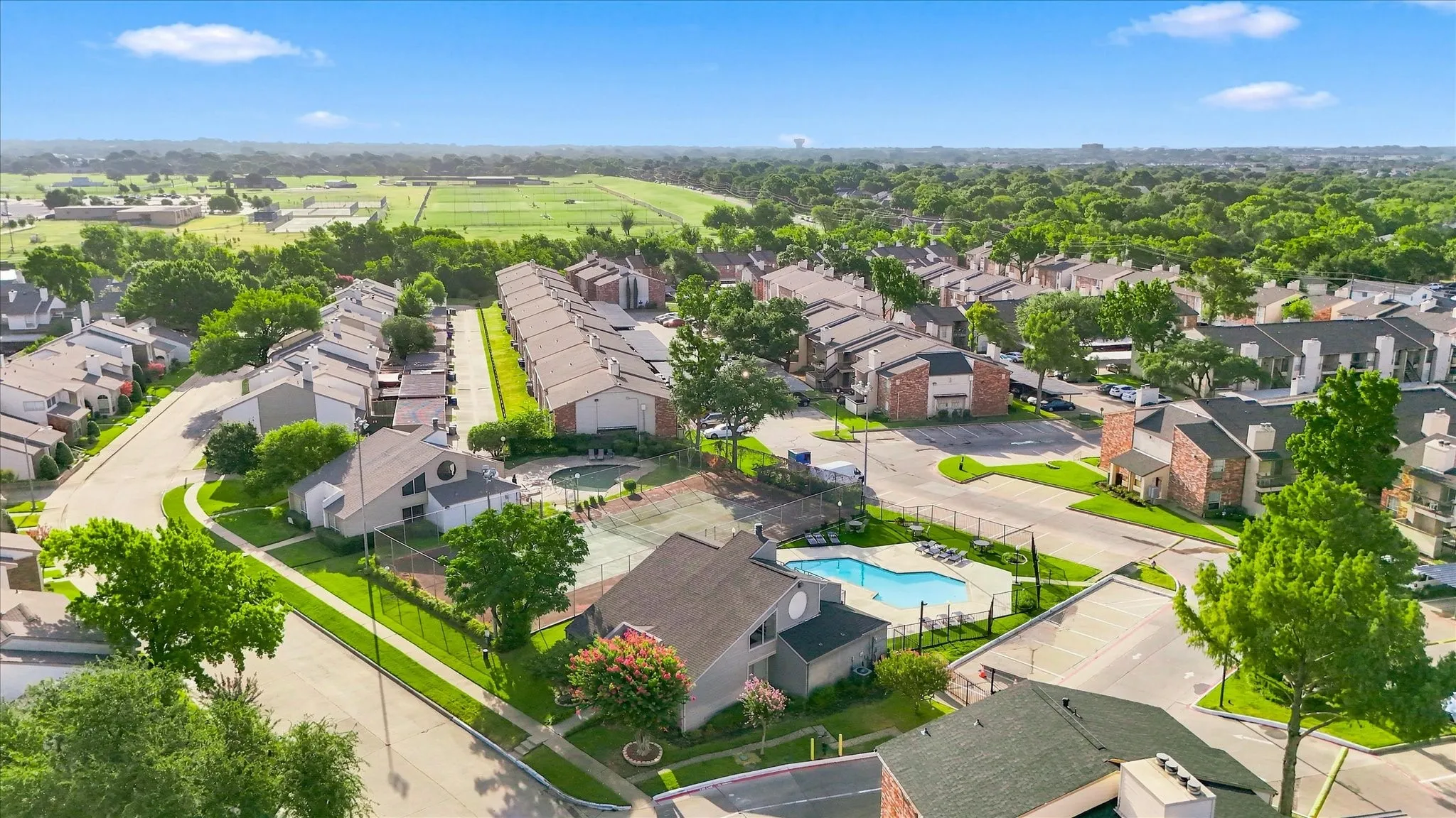 Single Family Residence For Sale in Dallas County , 12919 Woodbend Lane, Dallas, Texas 75243, 3 Bedroom, 3 Bathroom, Garage spaces, 1,620 Sqft, built in 1983, mls#21344638, Real Estate Agent in Dallas, Homes For Sale in Dallas county, Homes For Sale in Dallas, Realtor in Dallas Texas, Real Estate Brokerage Independent Realty Texas, Luminita Cordes Realtor