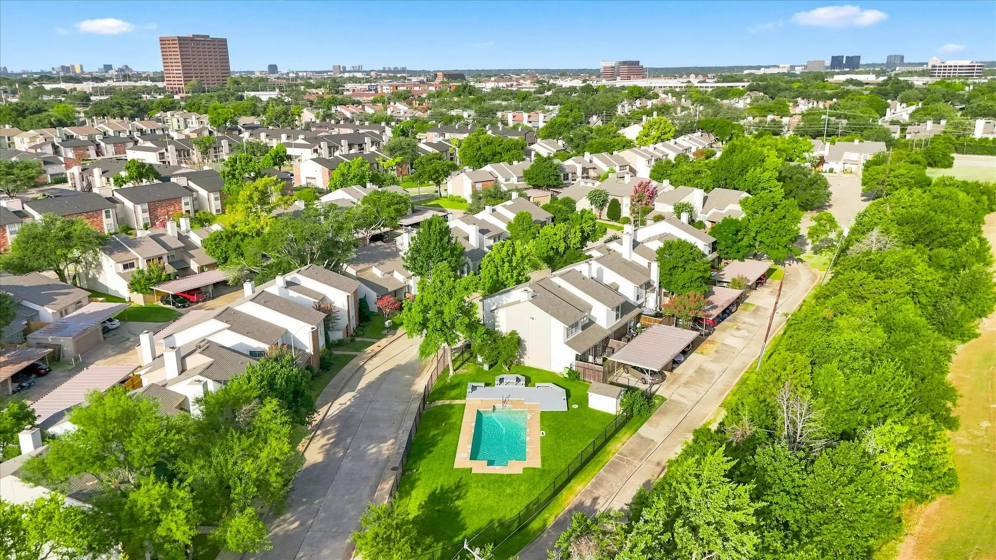 Single Family Residence For Sale in Dallas County , 12919 Woodbend Lane, Dallas, Texas 75243, 3 Bedroom, 3 Bathroom, Garage spaces, 1,620 Sqft, built in 1983, mls#21344638, Real Estate Agent in Dallas, Homes For Sale in Dallas county, Homes For Sale in Dallas, Realtor in Dallas Texas, Real Estate Brokerage Independent Realty Texas, Luminita Cordes Realtor
